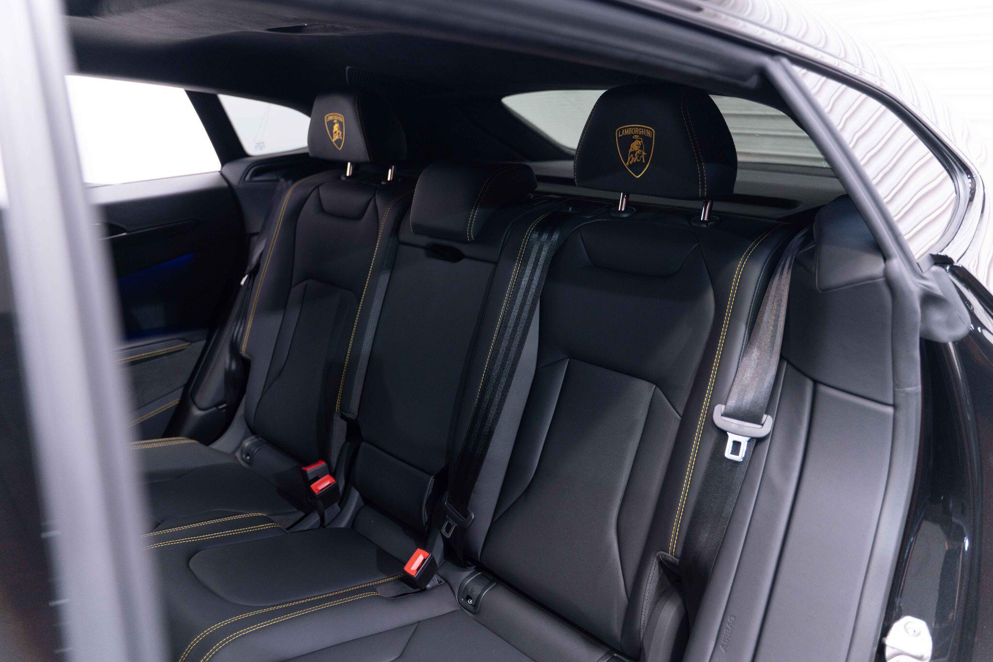 Lamborghini Urus - Image 15