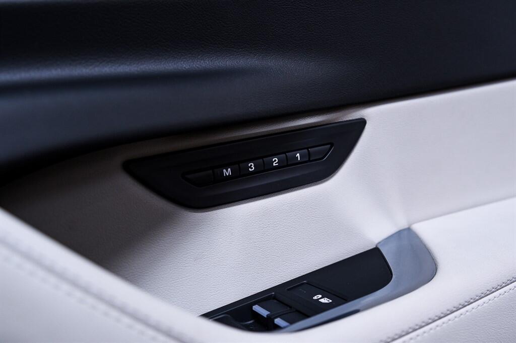 Jaguar XE - Image 30