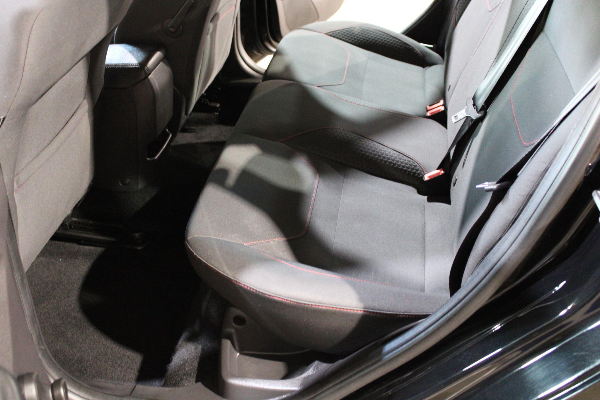 Ford Focus - Image 15