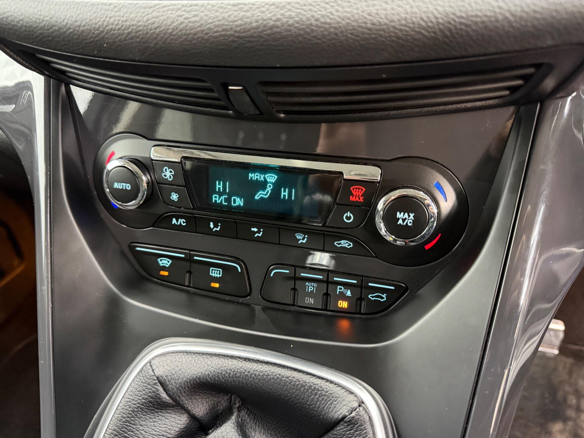 Ford Kuga - Image 22