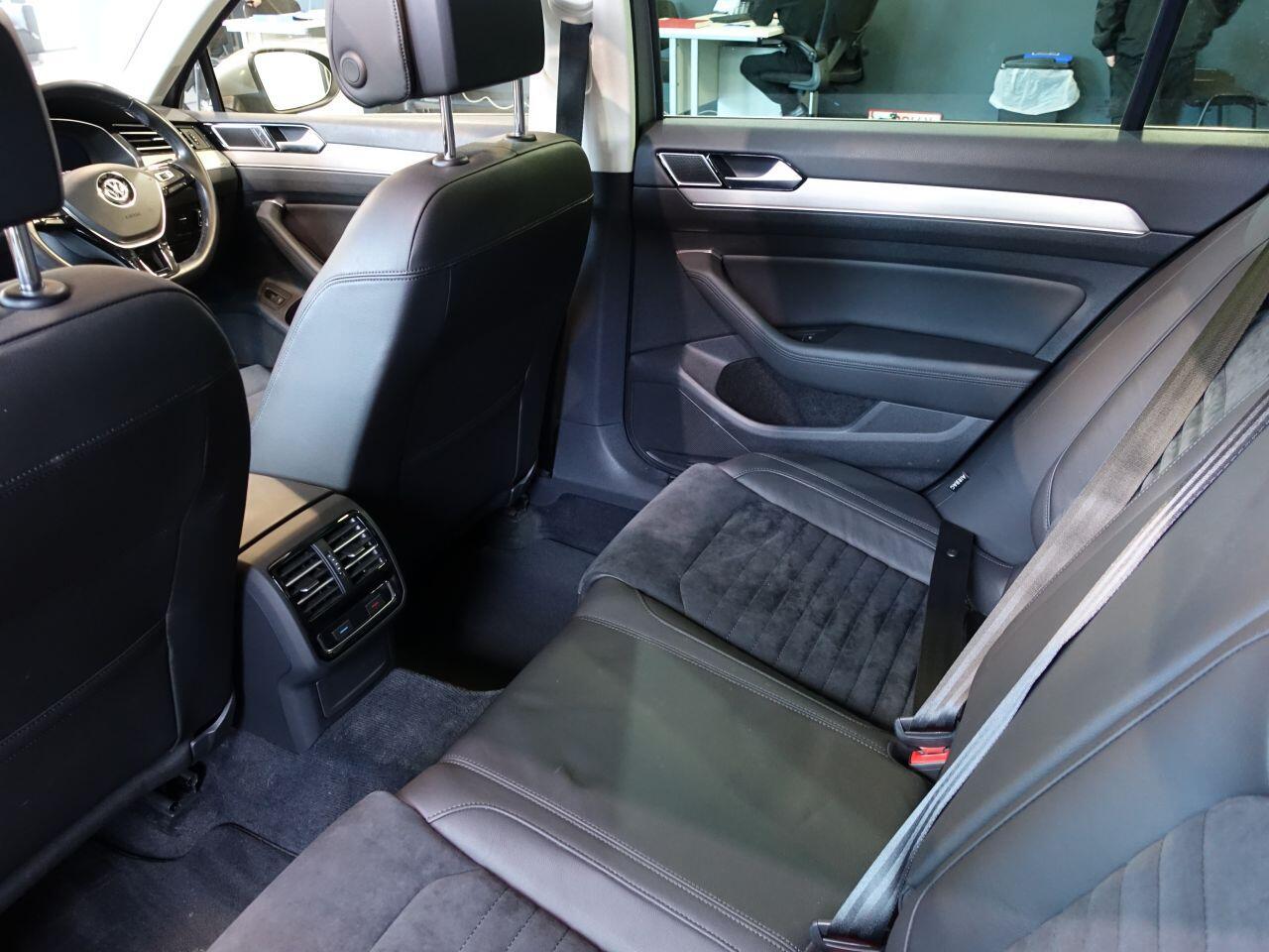 Volkswagen Passat - Image 18