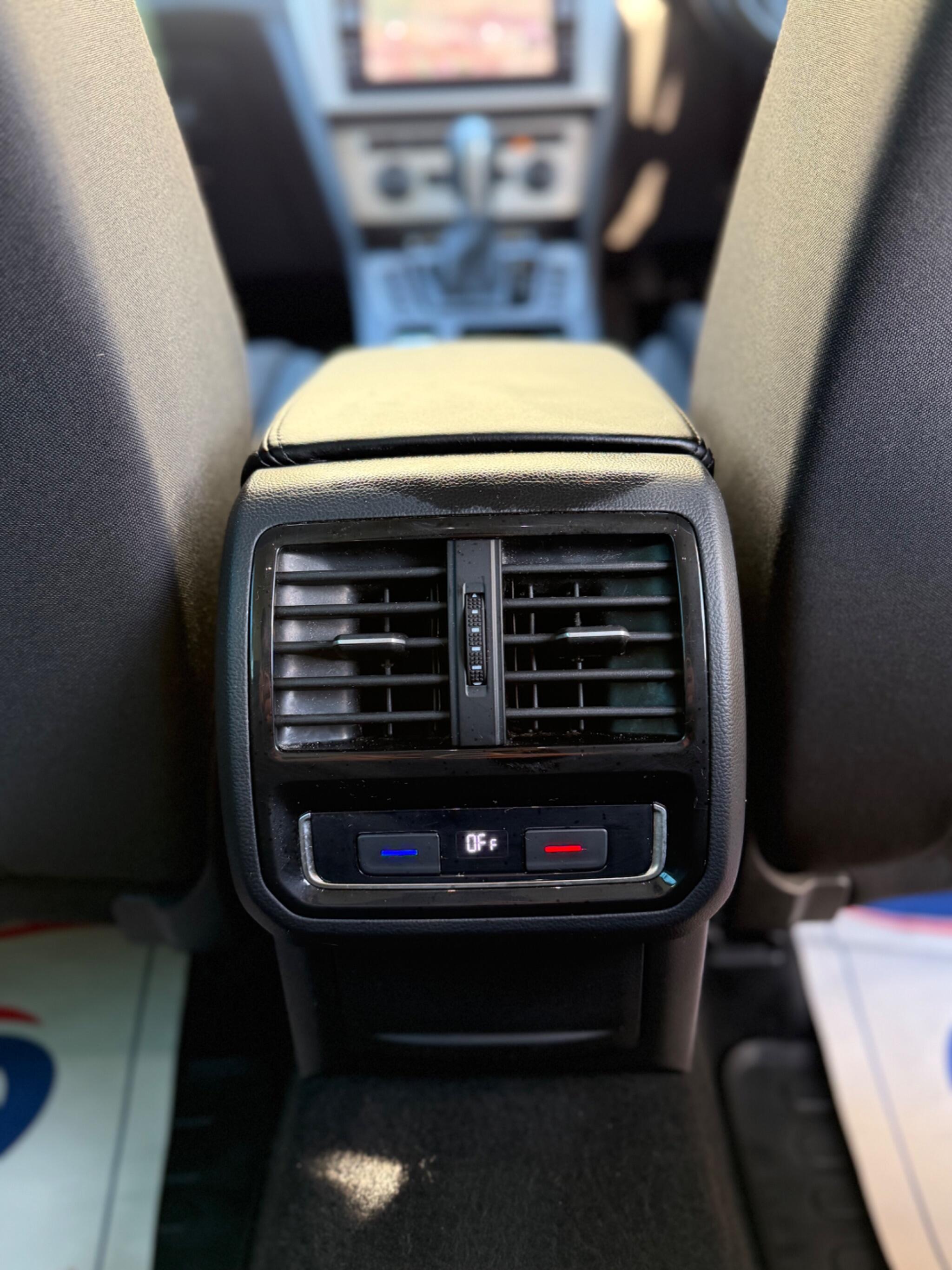 Volkswagen Passat - Image 44