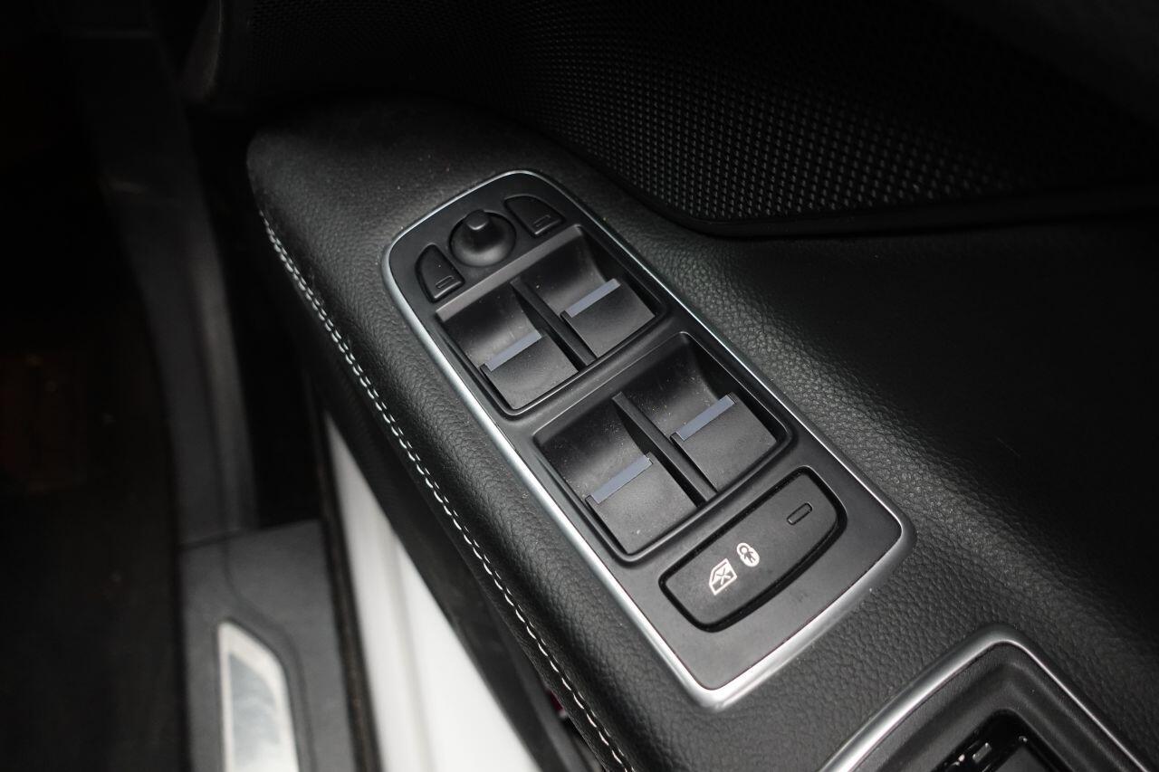 Jaguar XF - Image 44