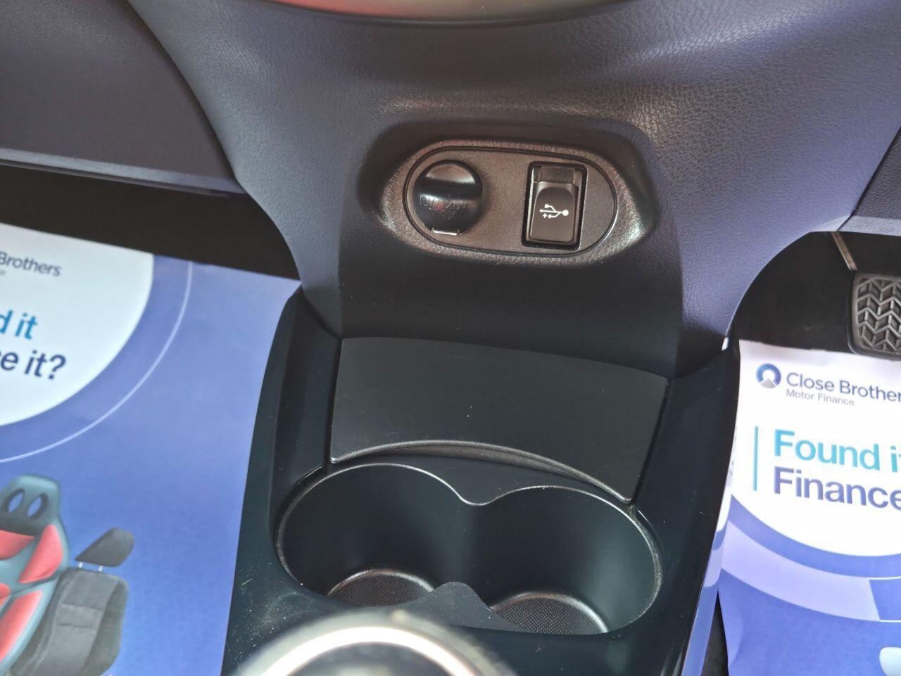 Toyota Yaris - Image 33