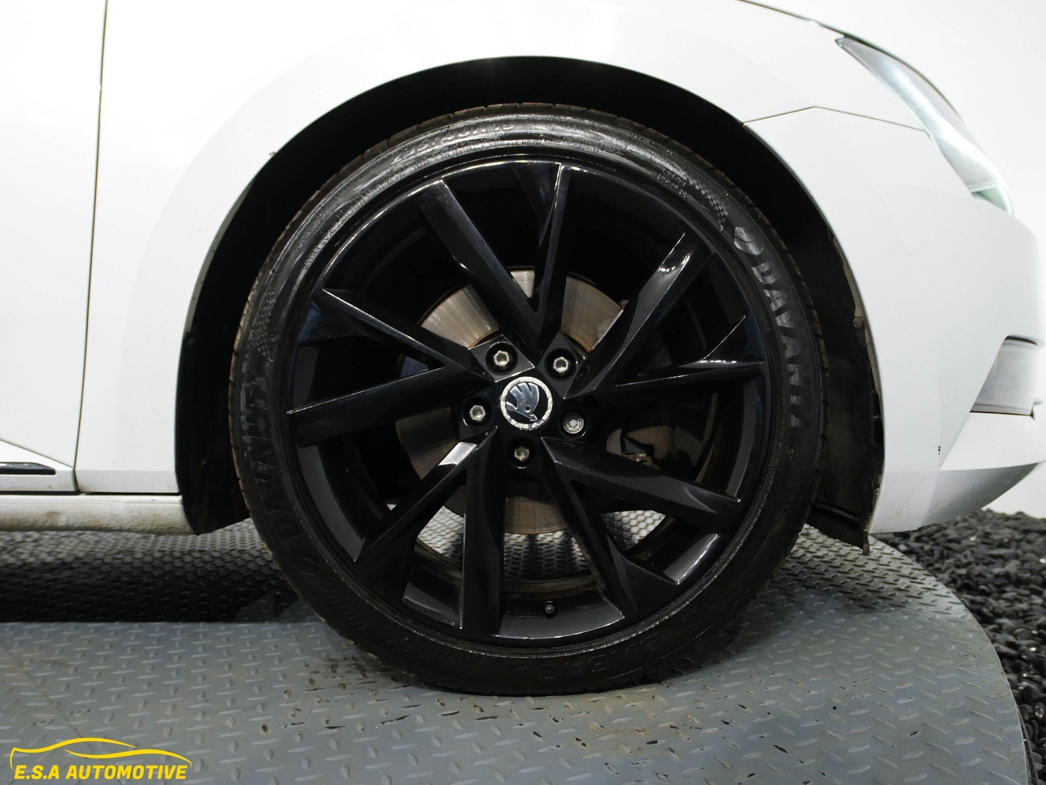 Skoda Superb - Image 34