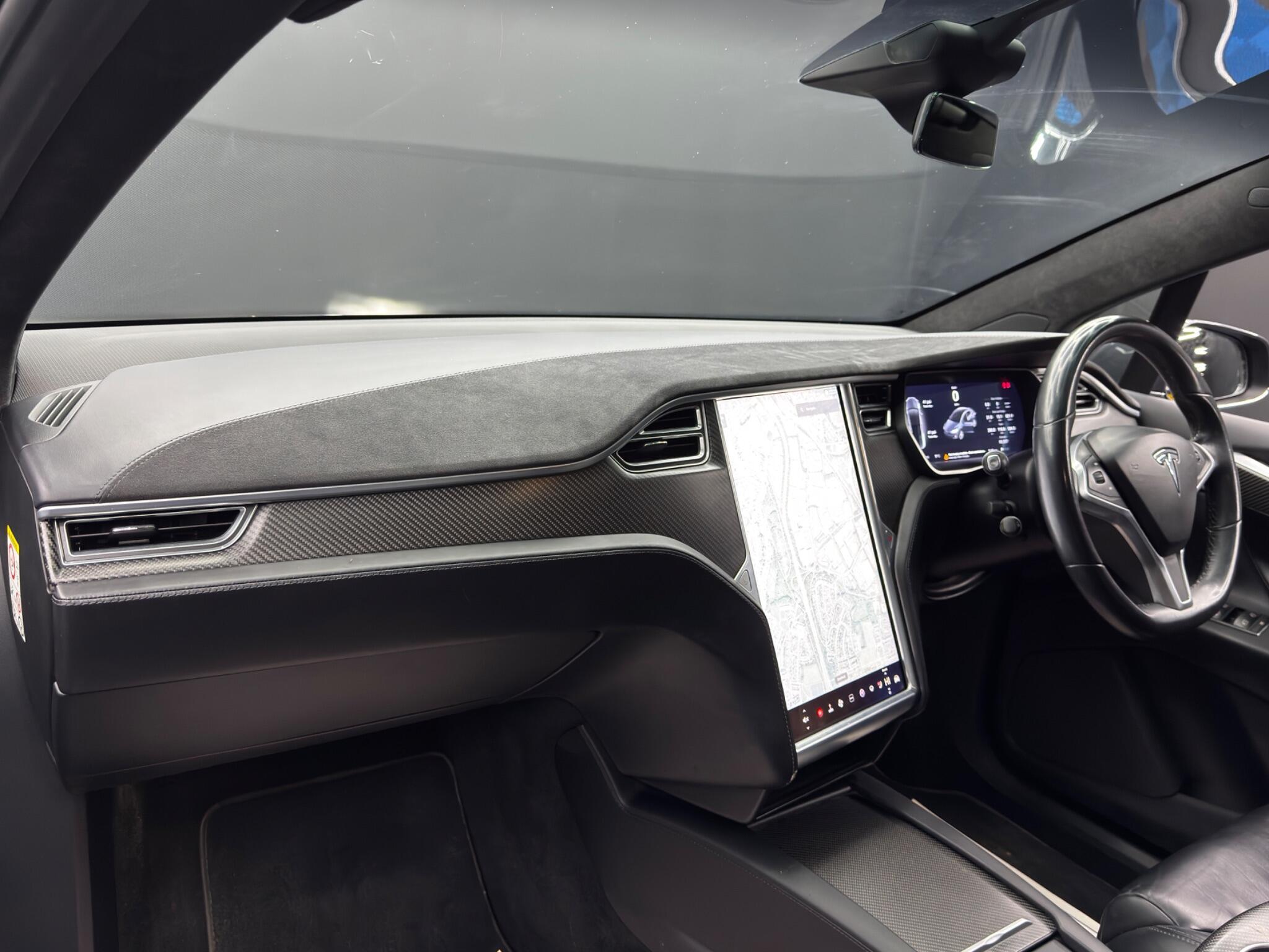 Tesla Model X - Image 12