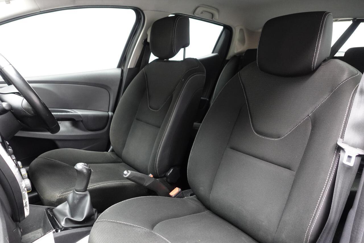 Renault Clio - Image 17