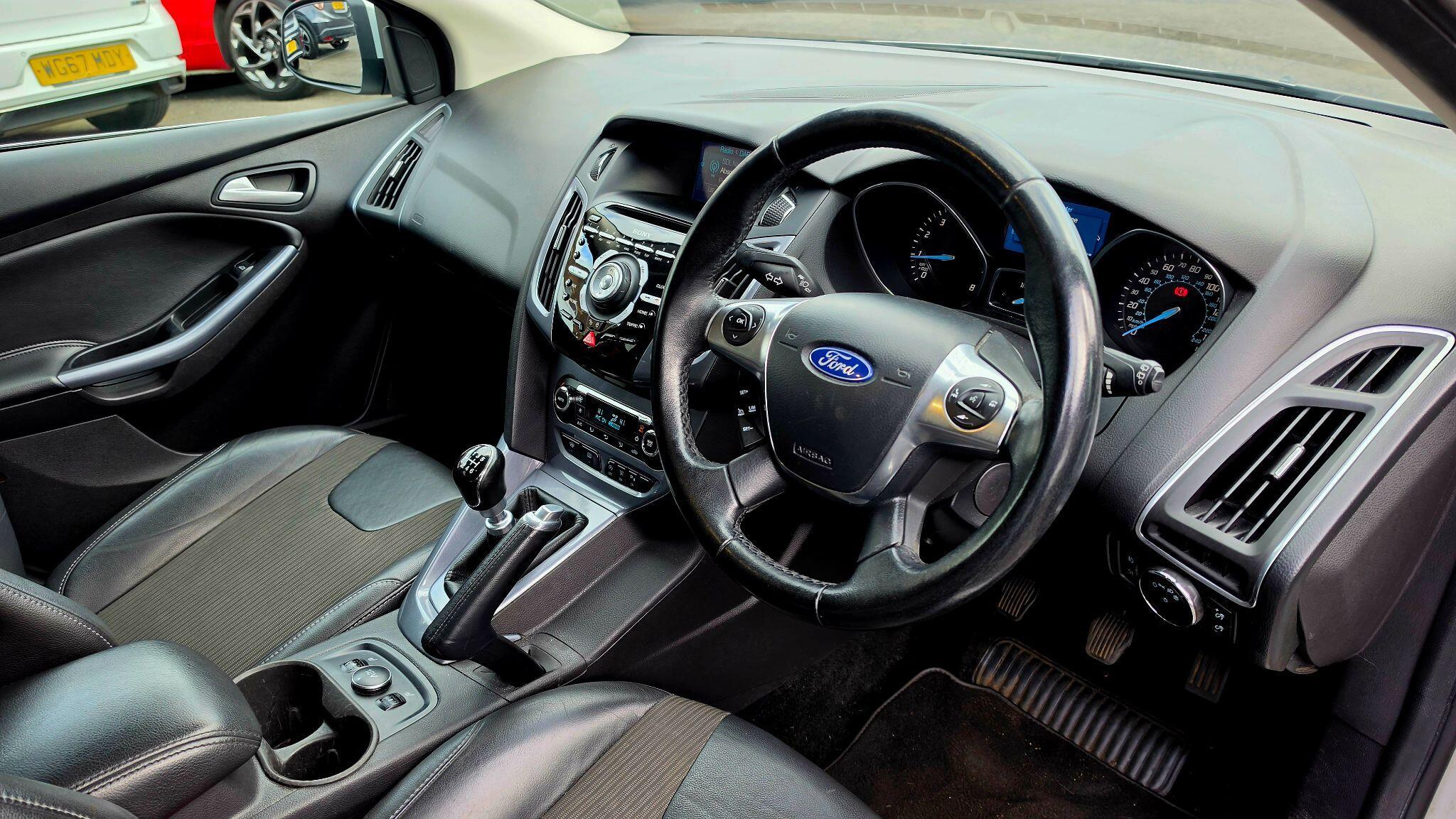 Ford Focus - Image 11