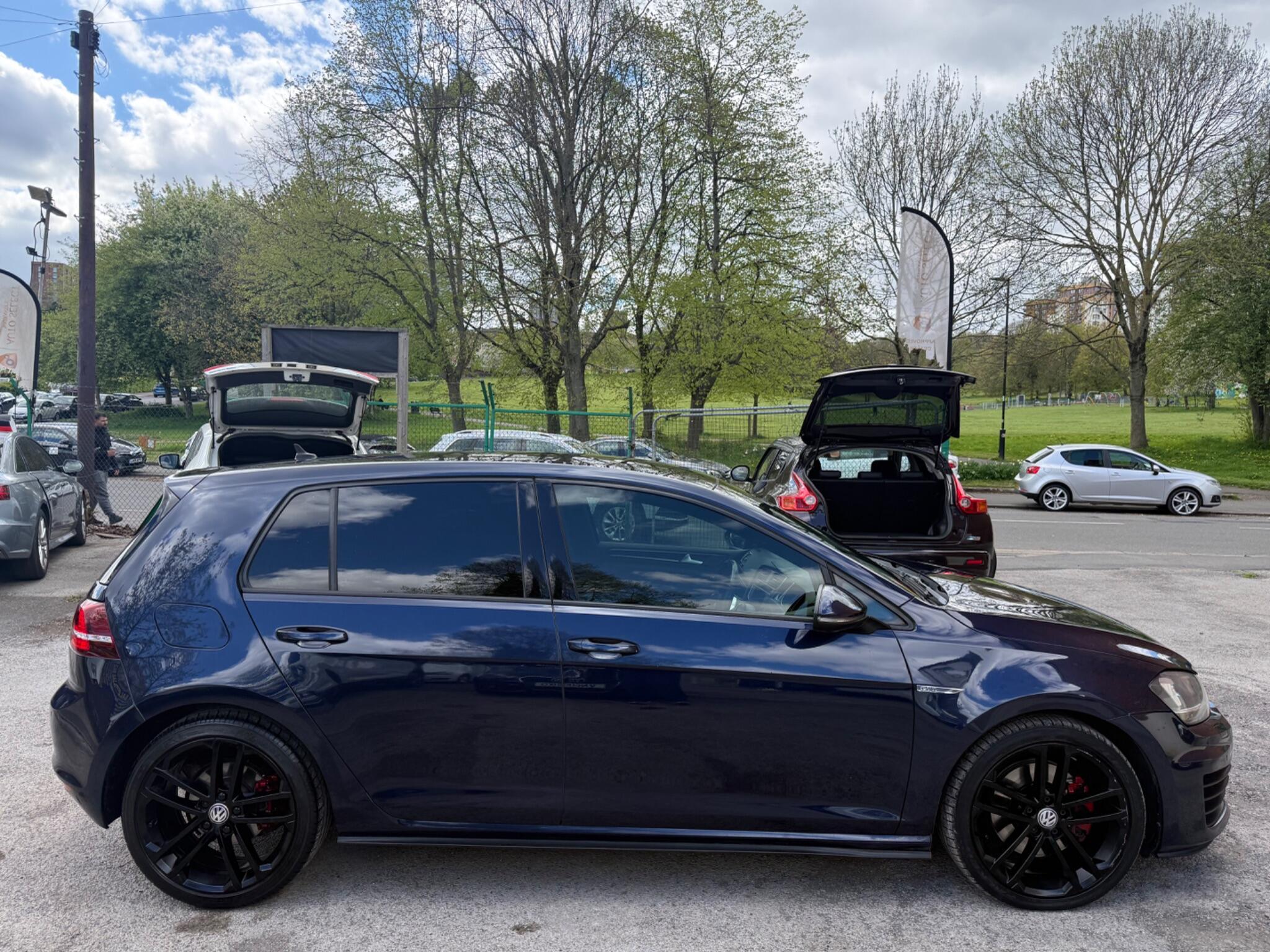 Volkswagen Golf - Image 8