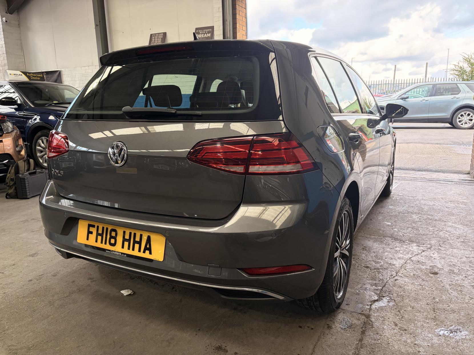 Volkswagen Golf - Image 8