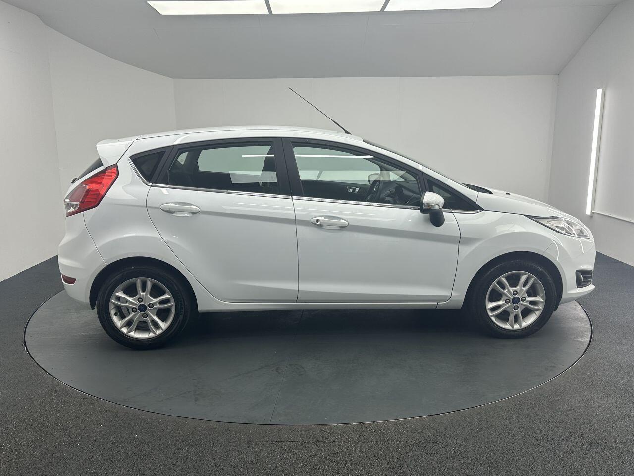 Ford Fiesta - Image 19