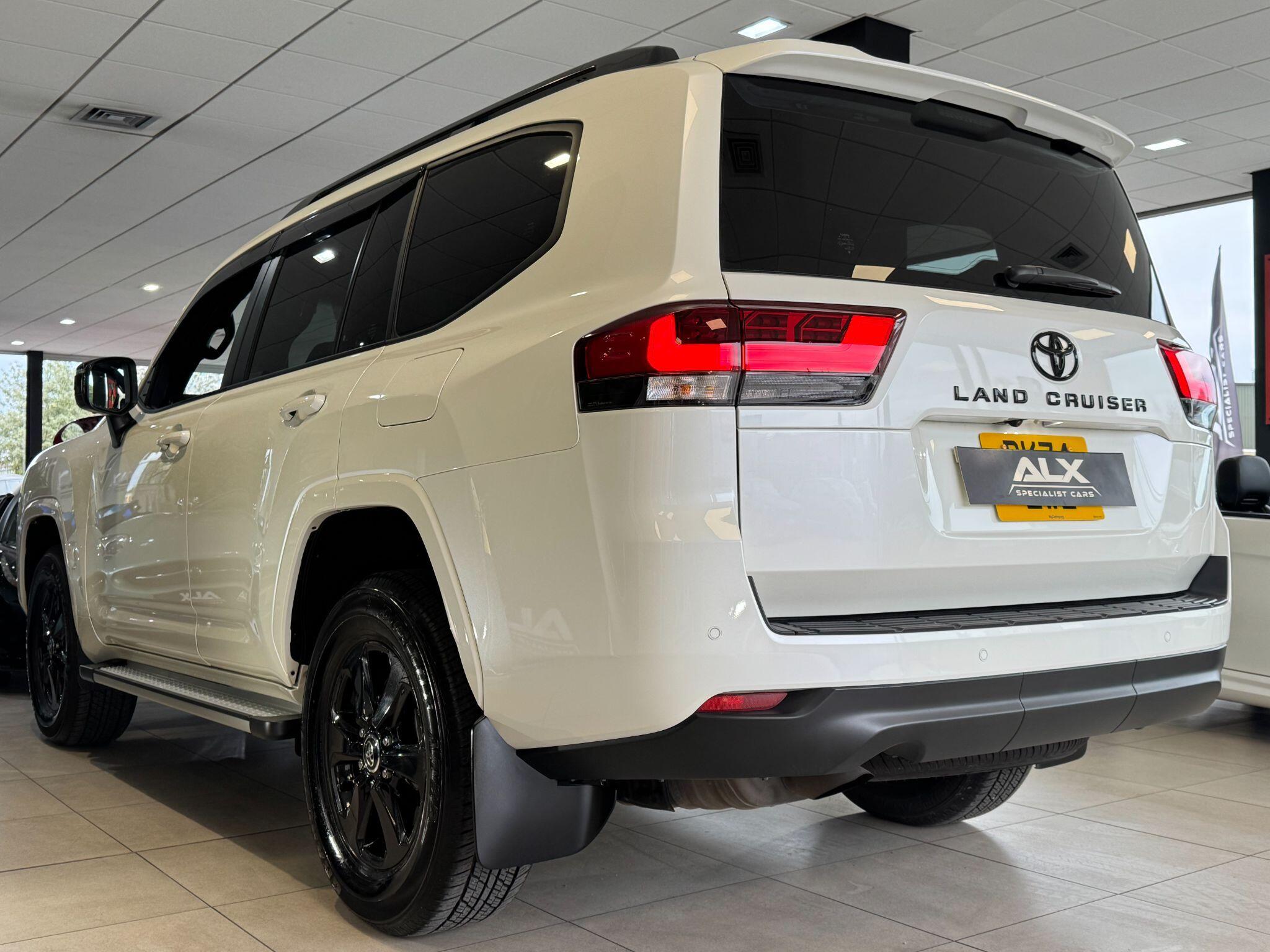 Toyota Land Cruiser - Image 16