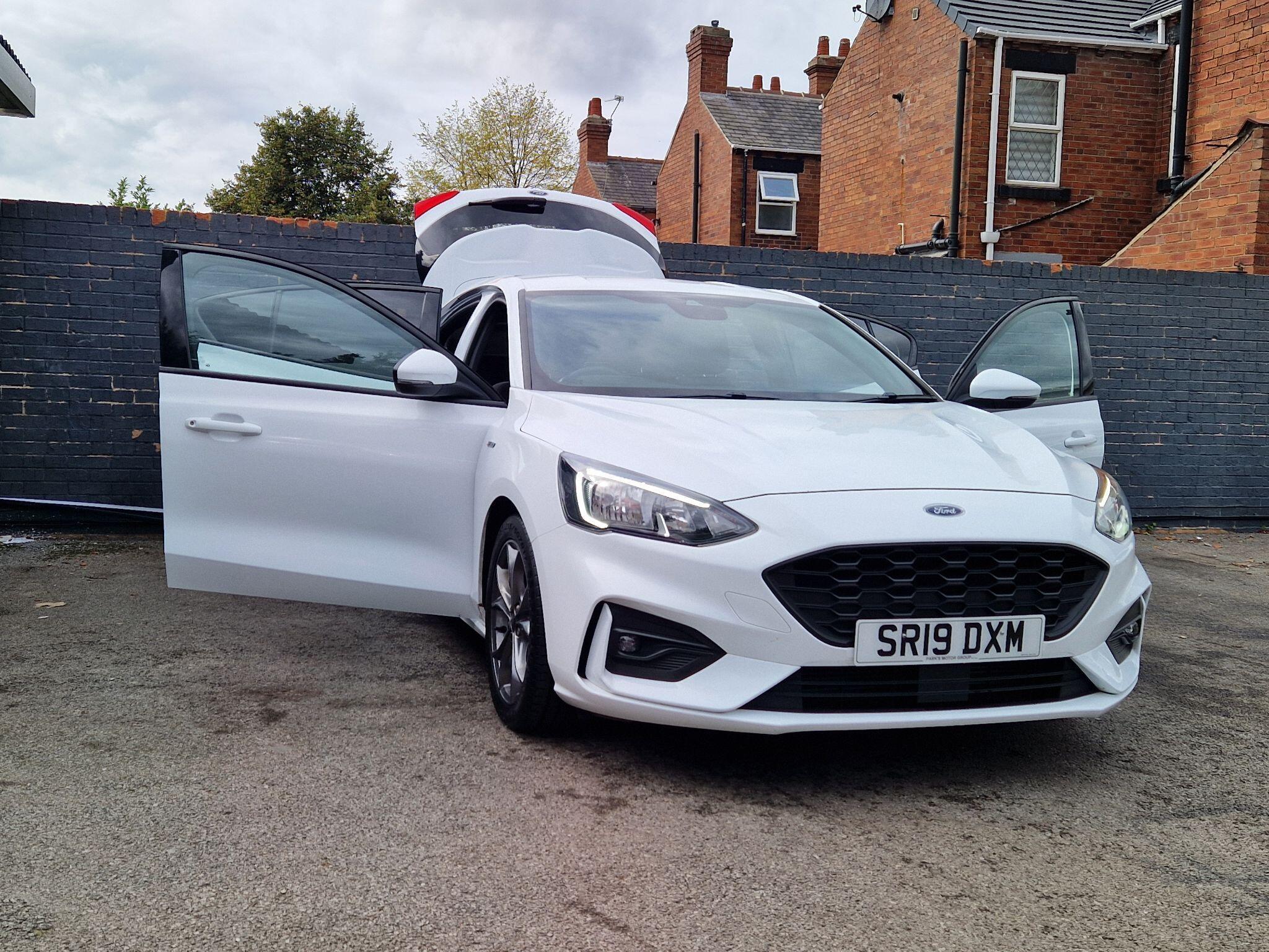 Ford Focus - Image 12