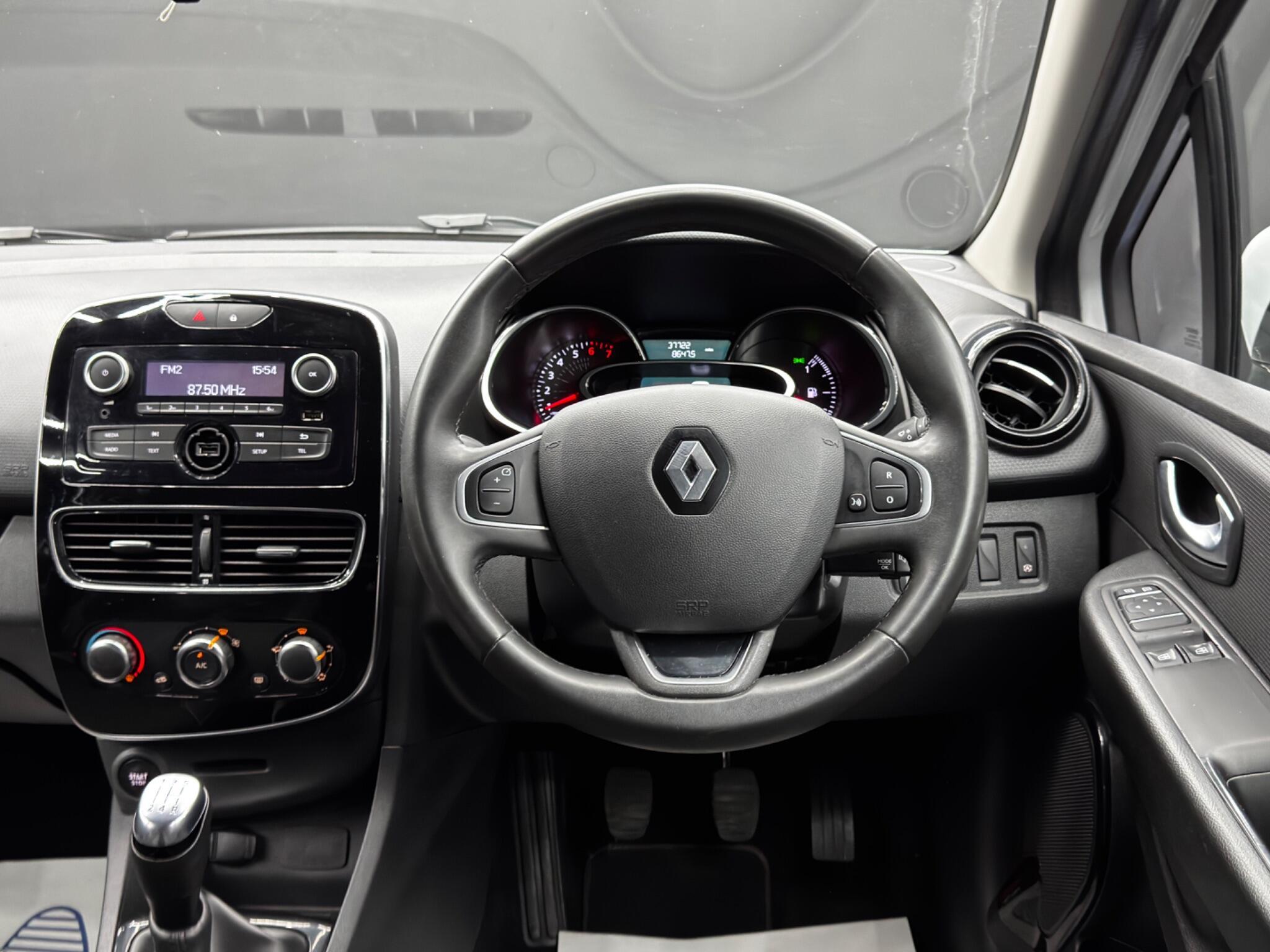 Renault Clio - Image 18