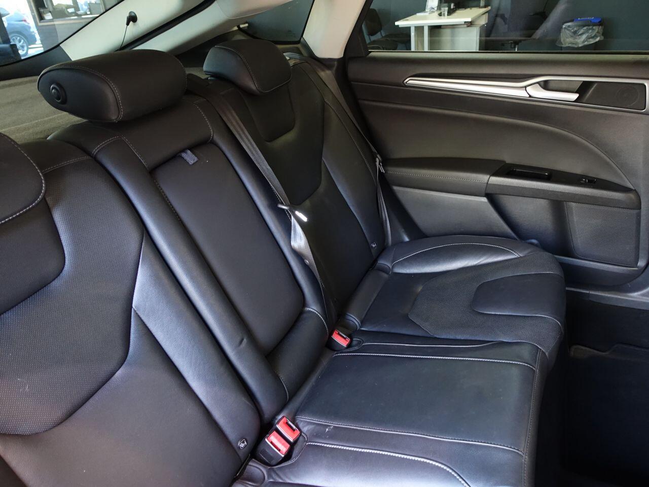Ford Mondeo - Image 14