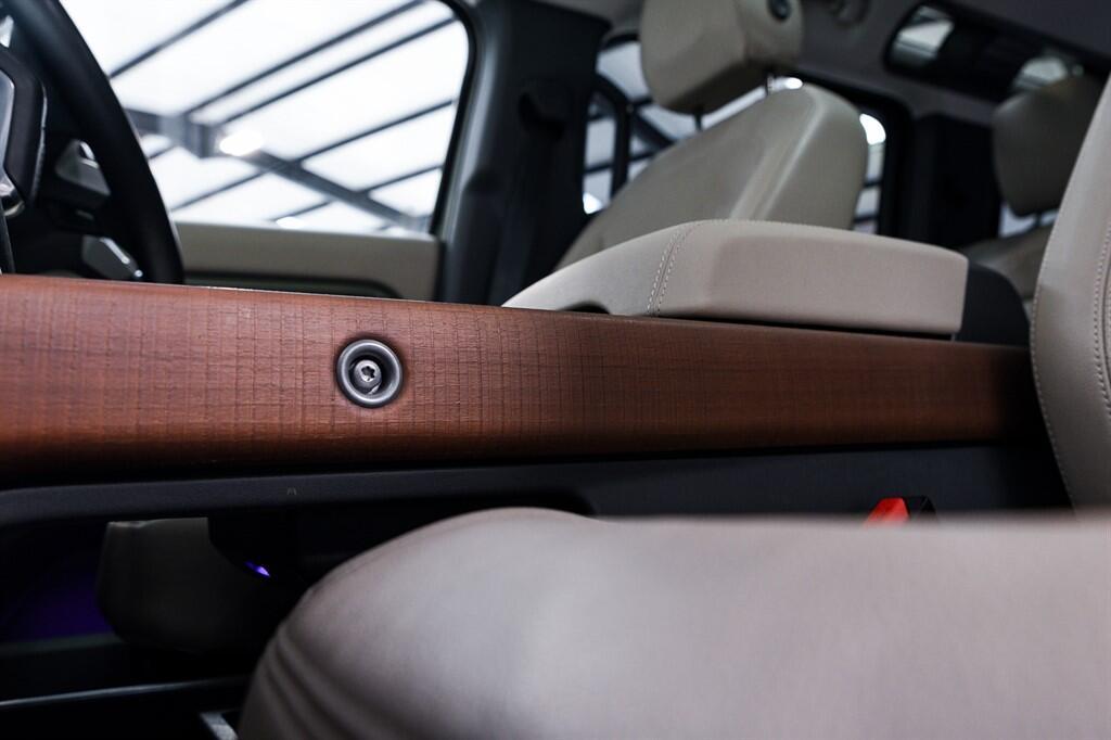 Land Rover Defender 110 - Image 15