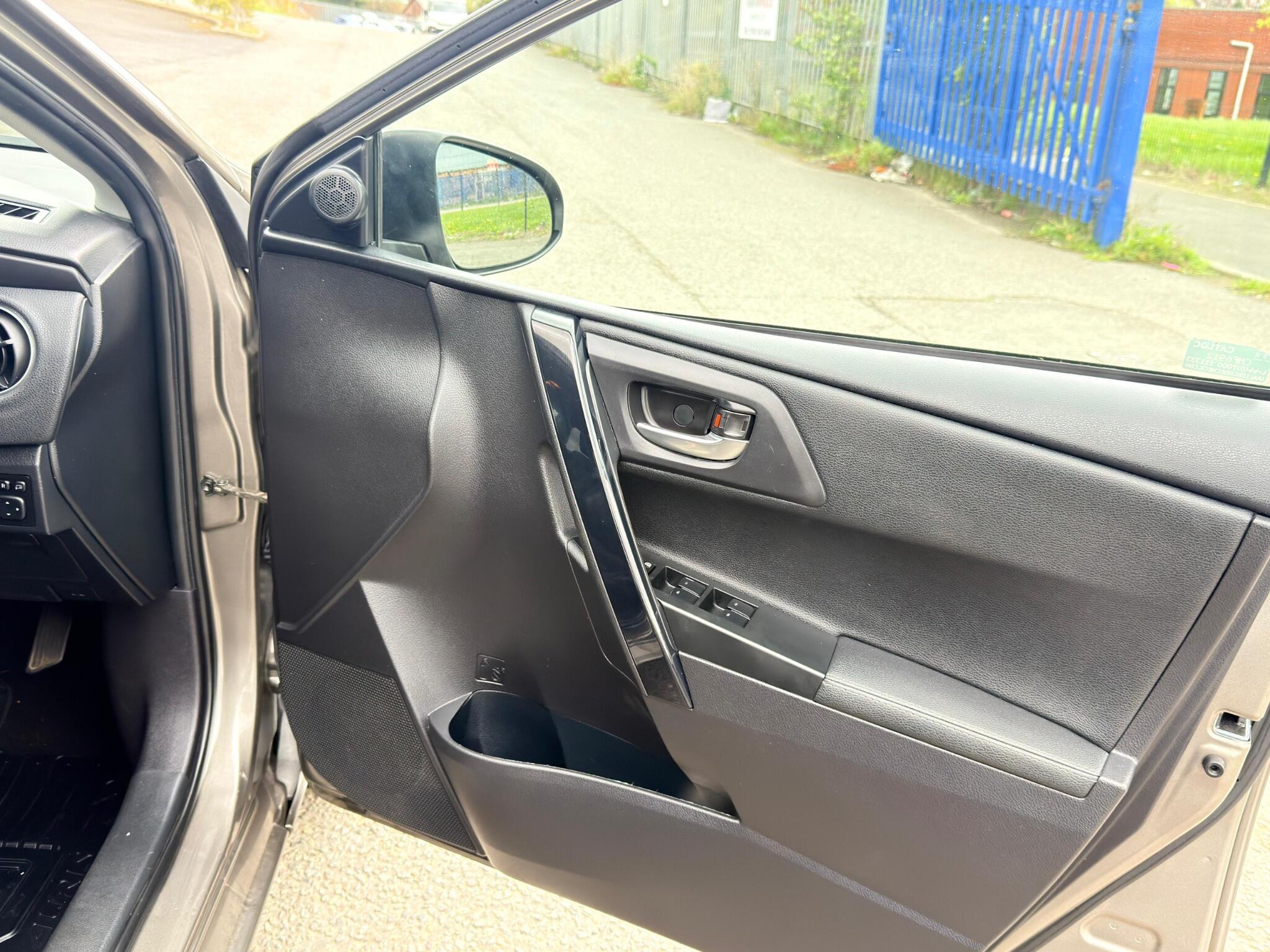 Toyota Auris - Image 23