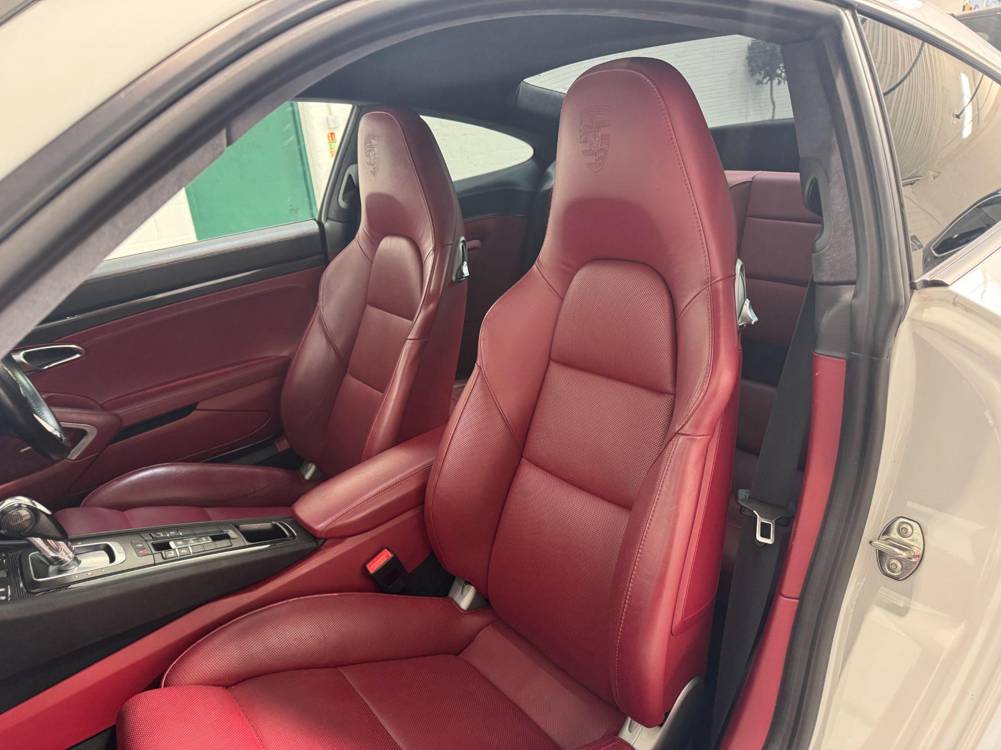 Porsche 911 - Image 33