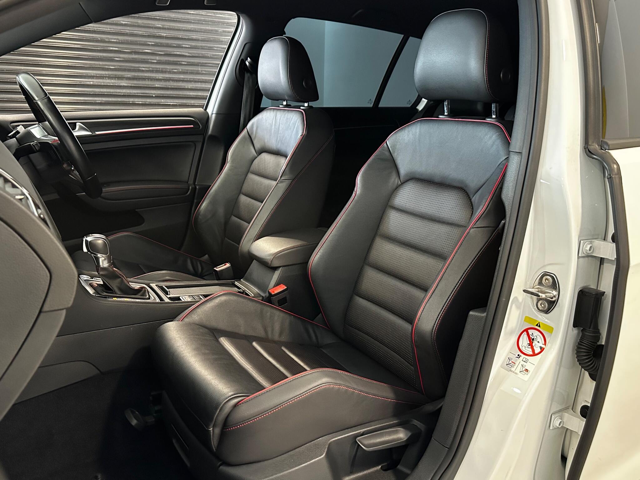 Volkswagen Golf - Image 18
