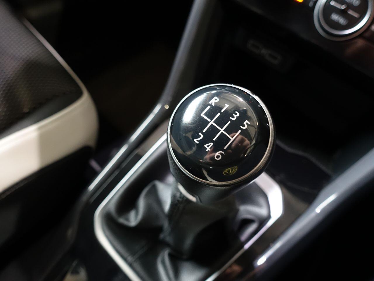 Volkswagen T-Roc - Image 24