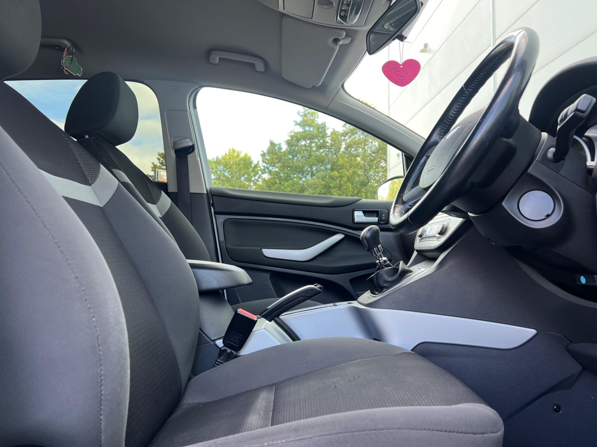 Ford Kuga - Image 13