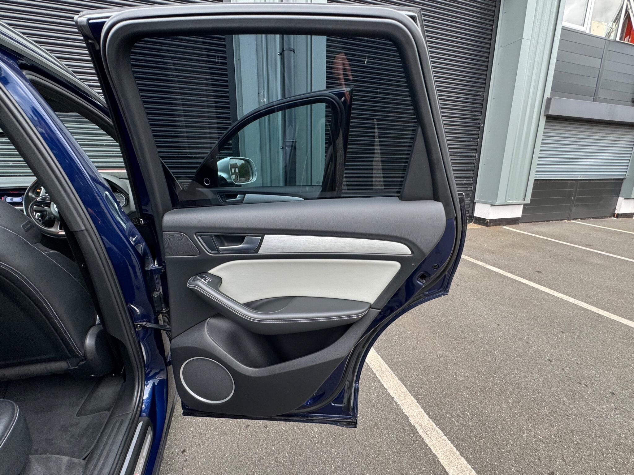 Audi SQ5 - Image 9