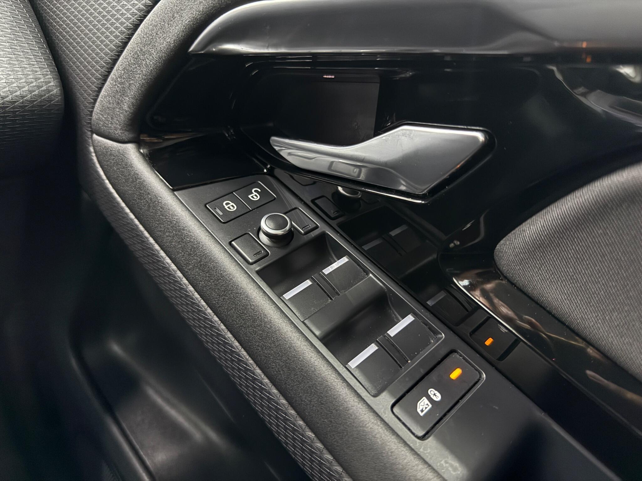 Land Rover Range Rover Evoque - Image 30