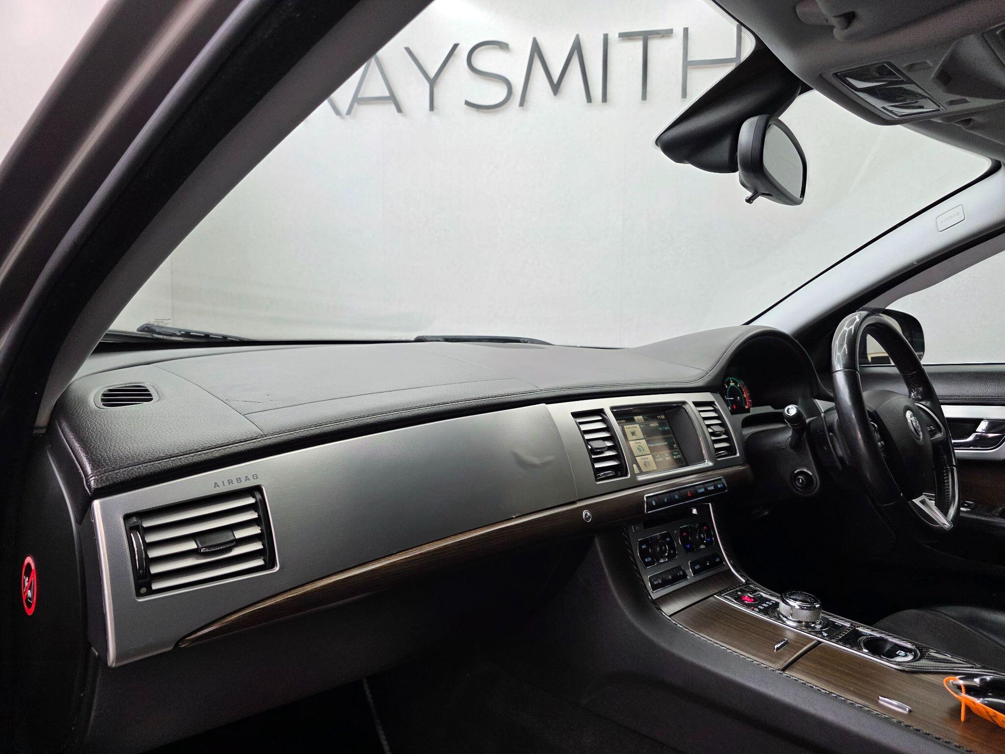 Jaguar XF - Image 12