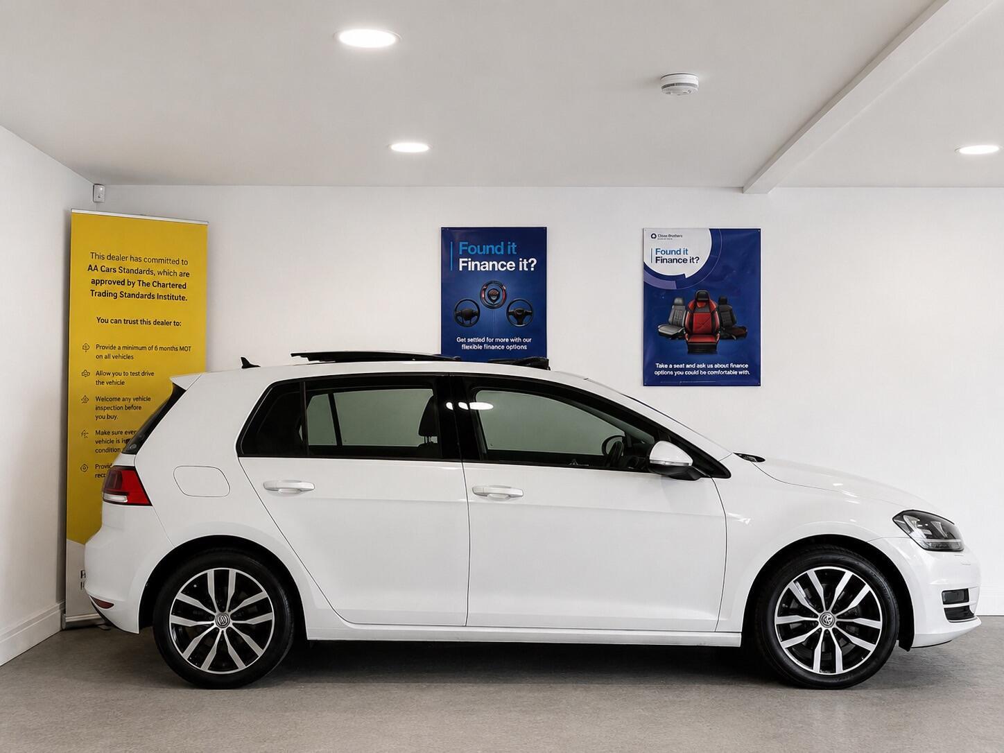Volkswagen Golf - Image 4