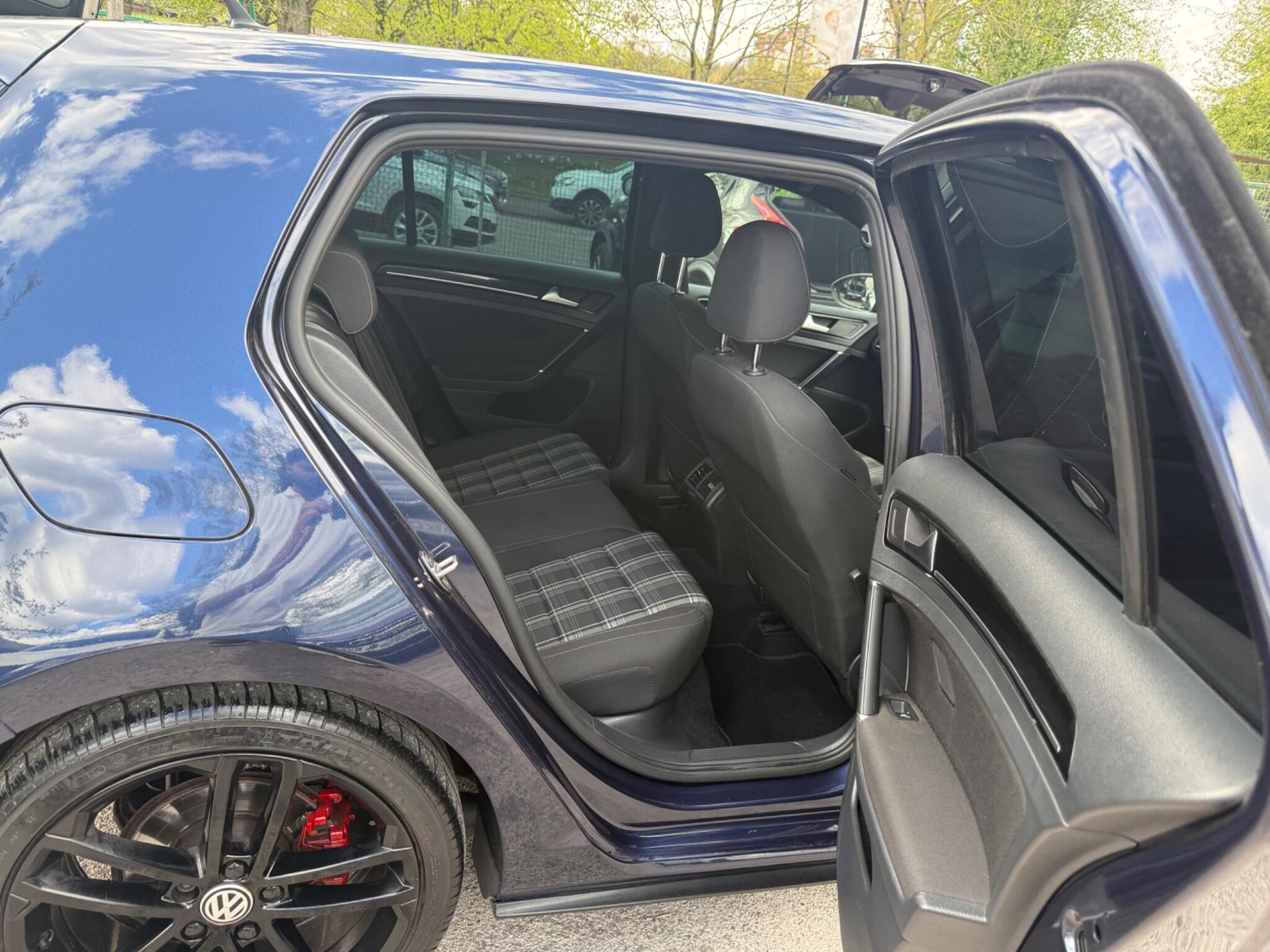 Volkswagen Golf - Image 21