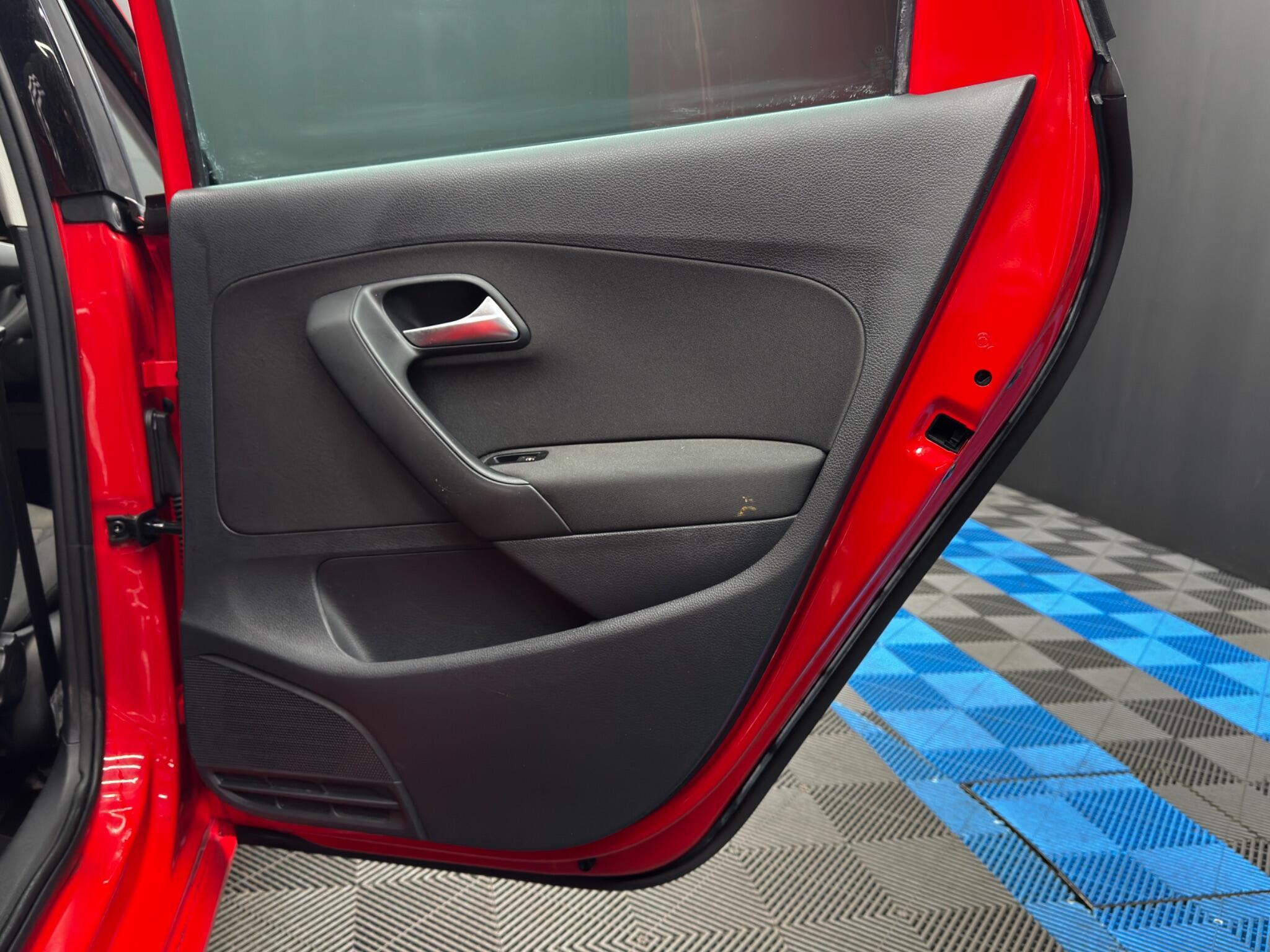 Volkswagen Polo - Image 32