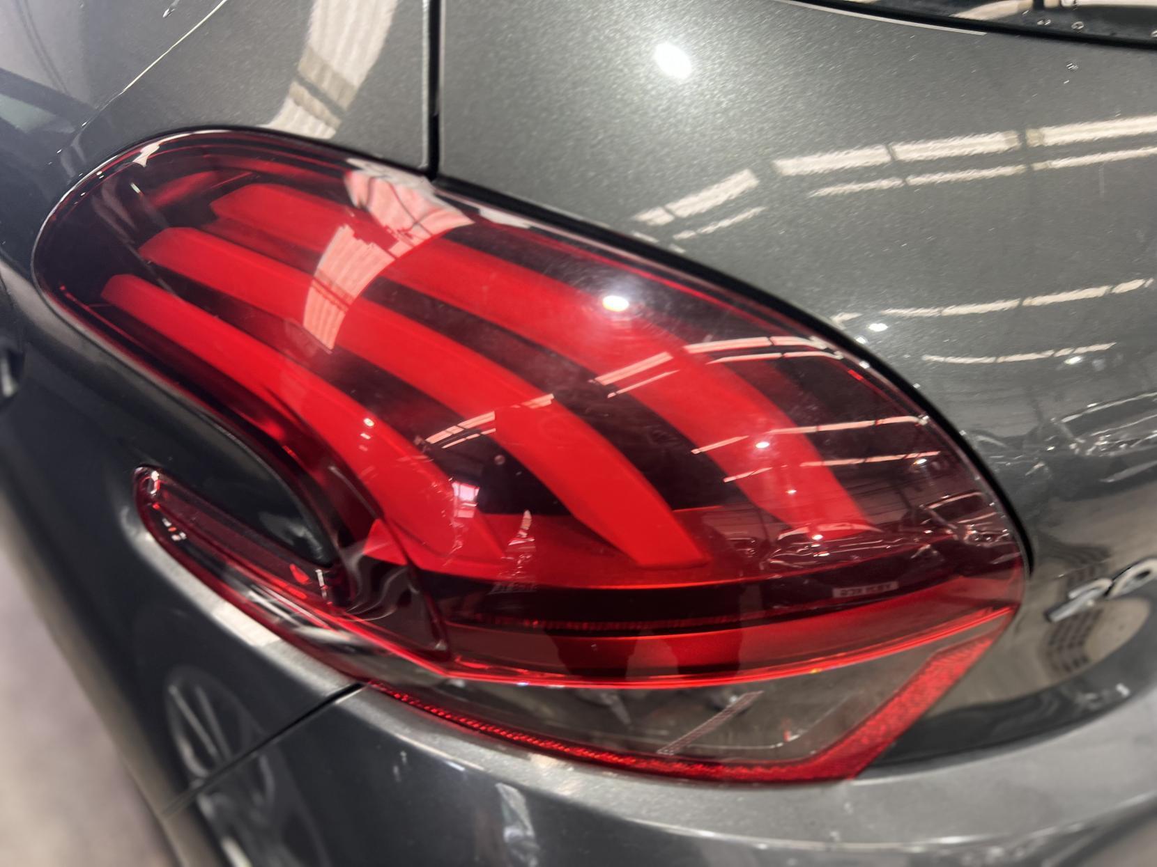 Peugeot 208 - Image 9
