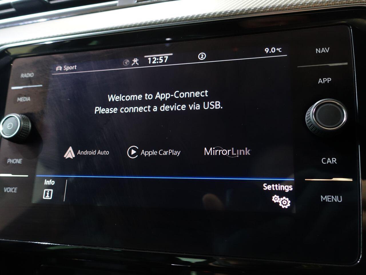 Volkswagen Passat - Image 36