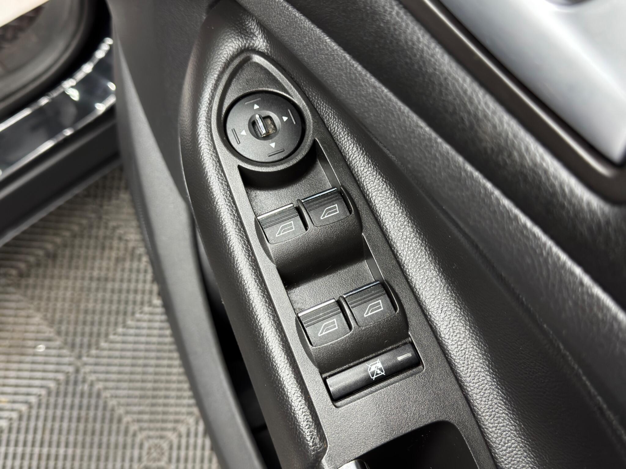 Ford Kuga - Image 36