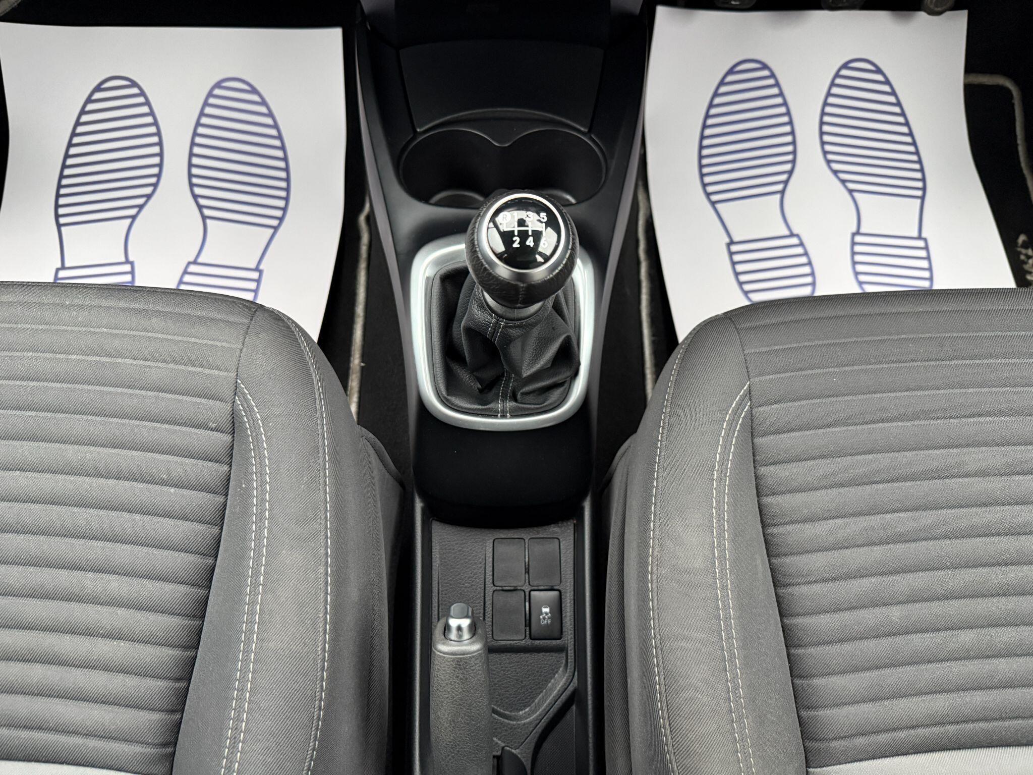 Toyota Yaris - Image 37