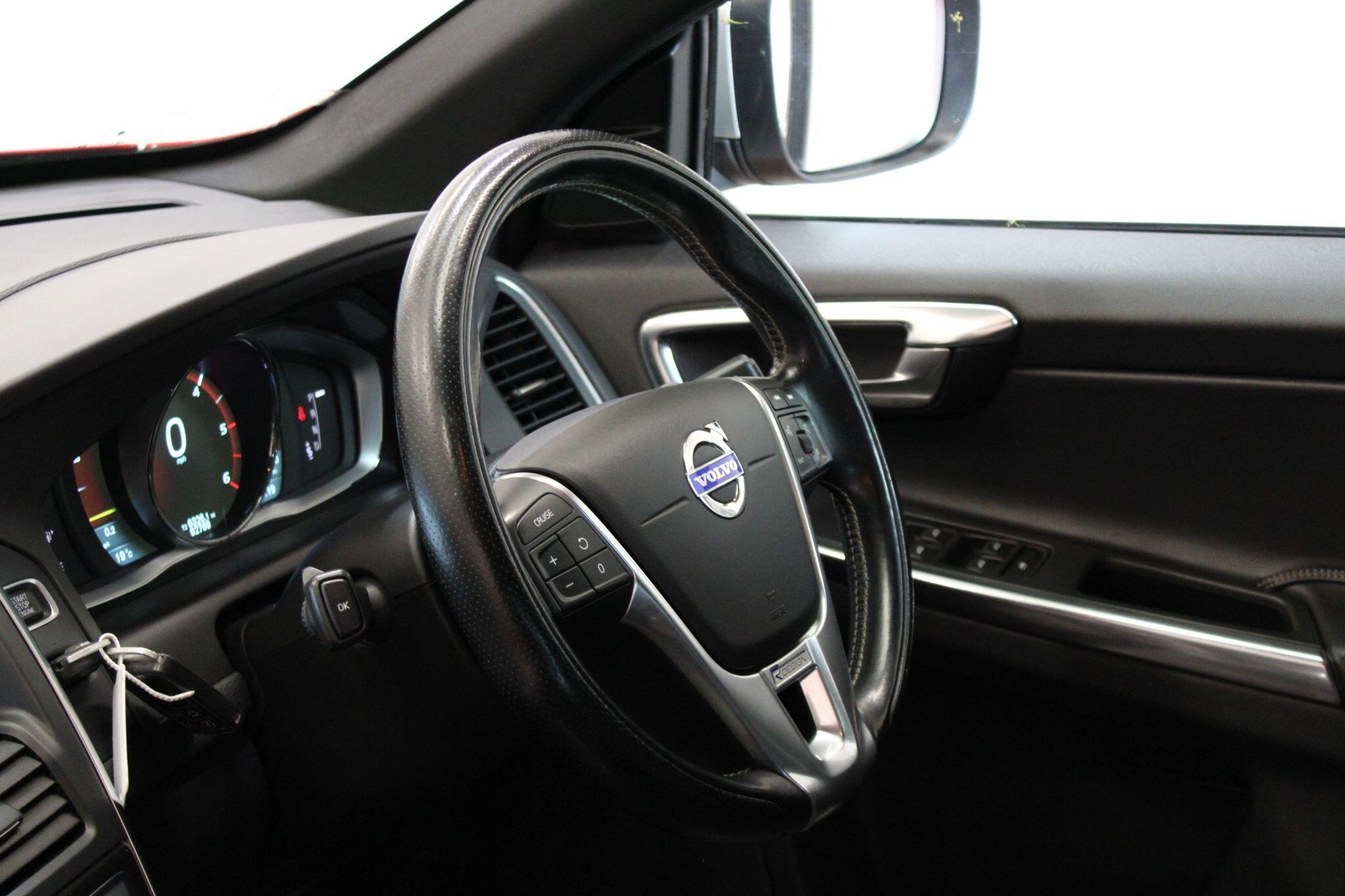 Volvo XC60 - Image 35