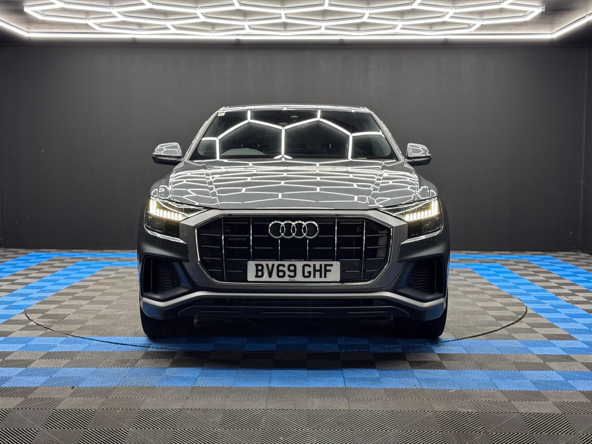 Audi Q8 - Image 2