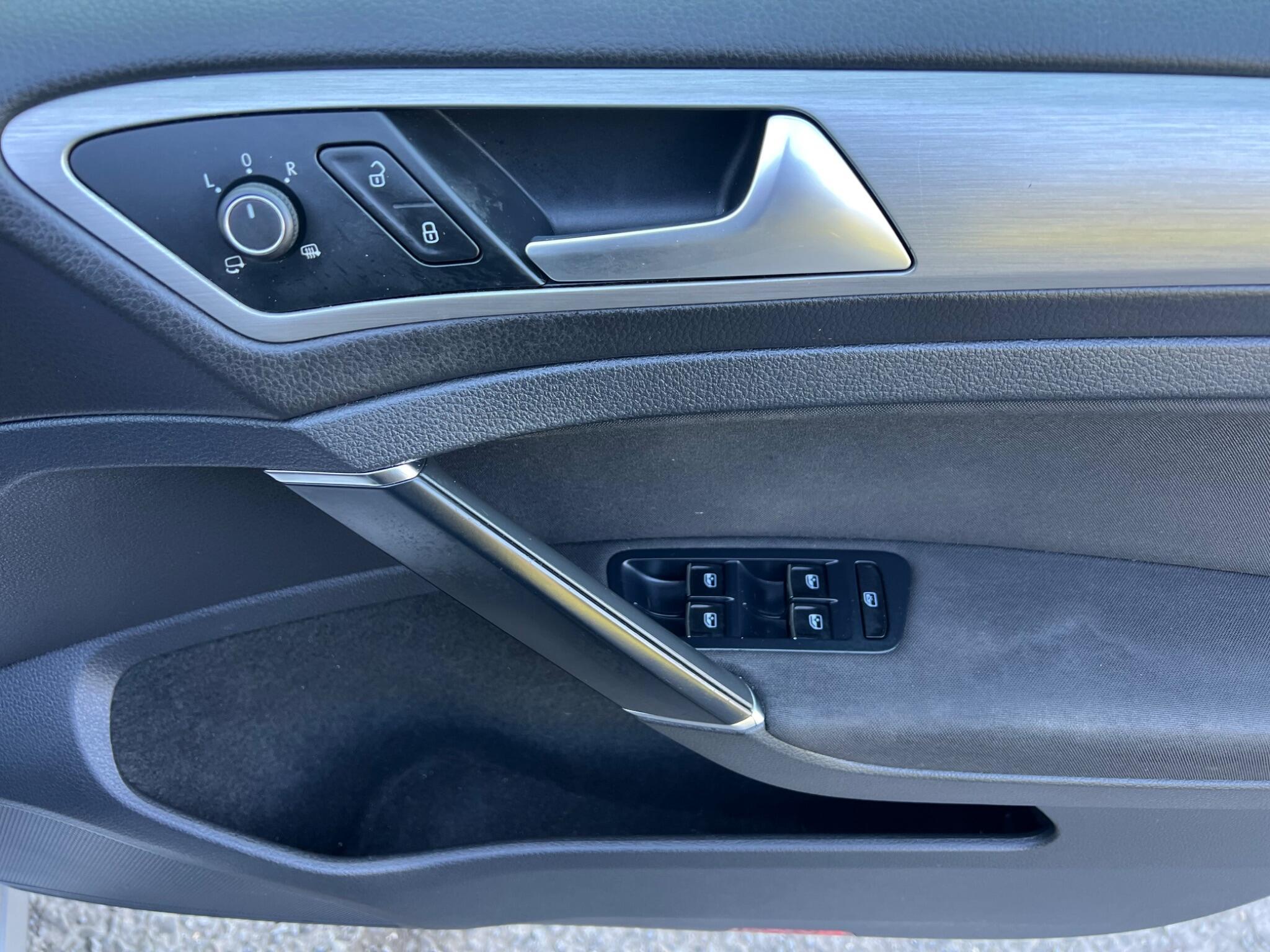 Volkswagen Golf - Image 21