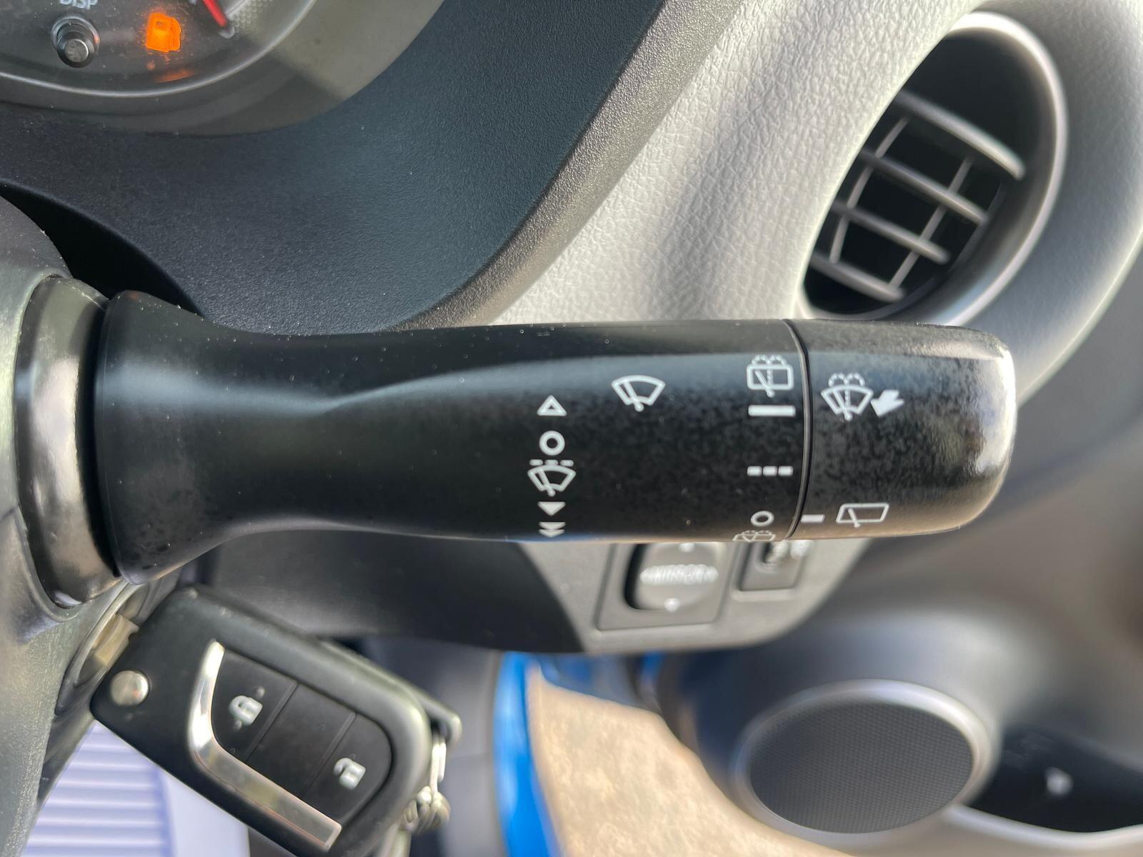 Toyota Yaris - Image 32