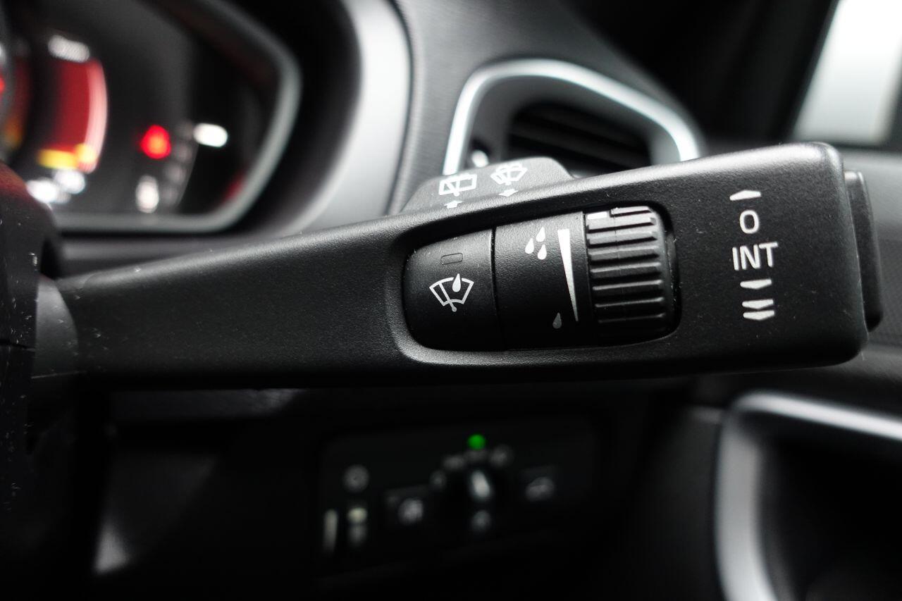 Volvo V40 - Image 35