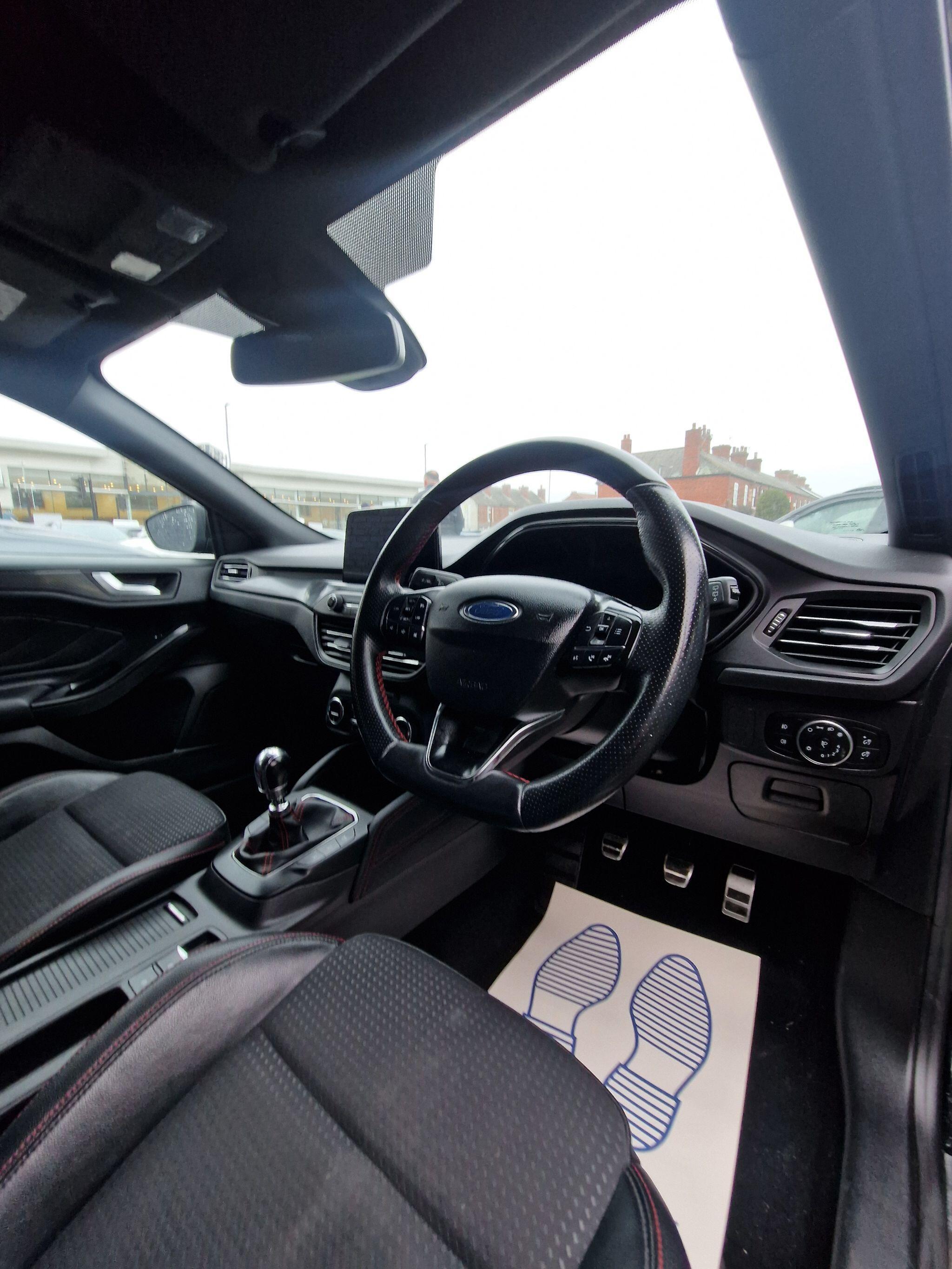 Ford Focus - Image 28