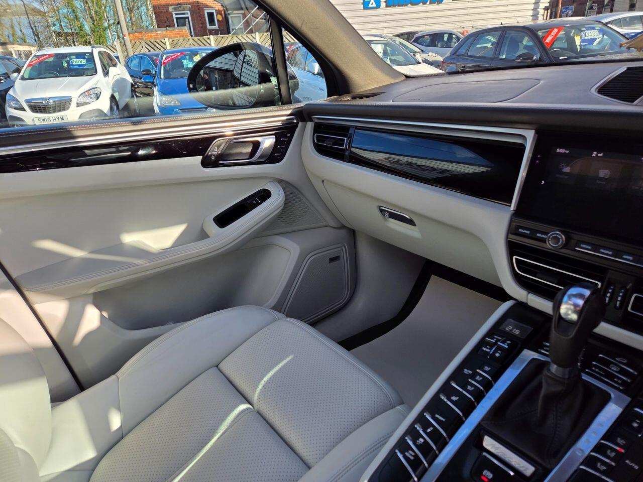 Porsche Macan - Image 36