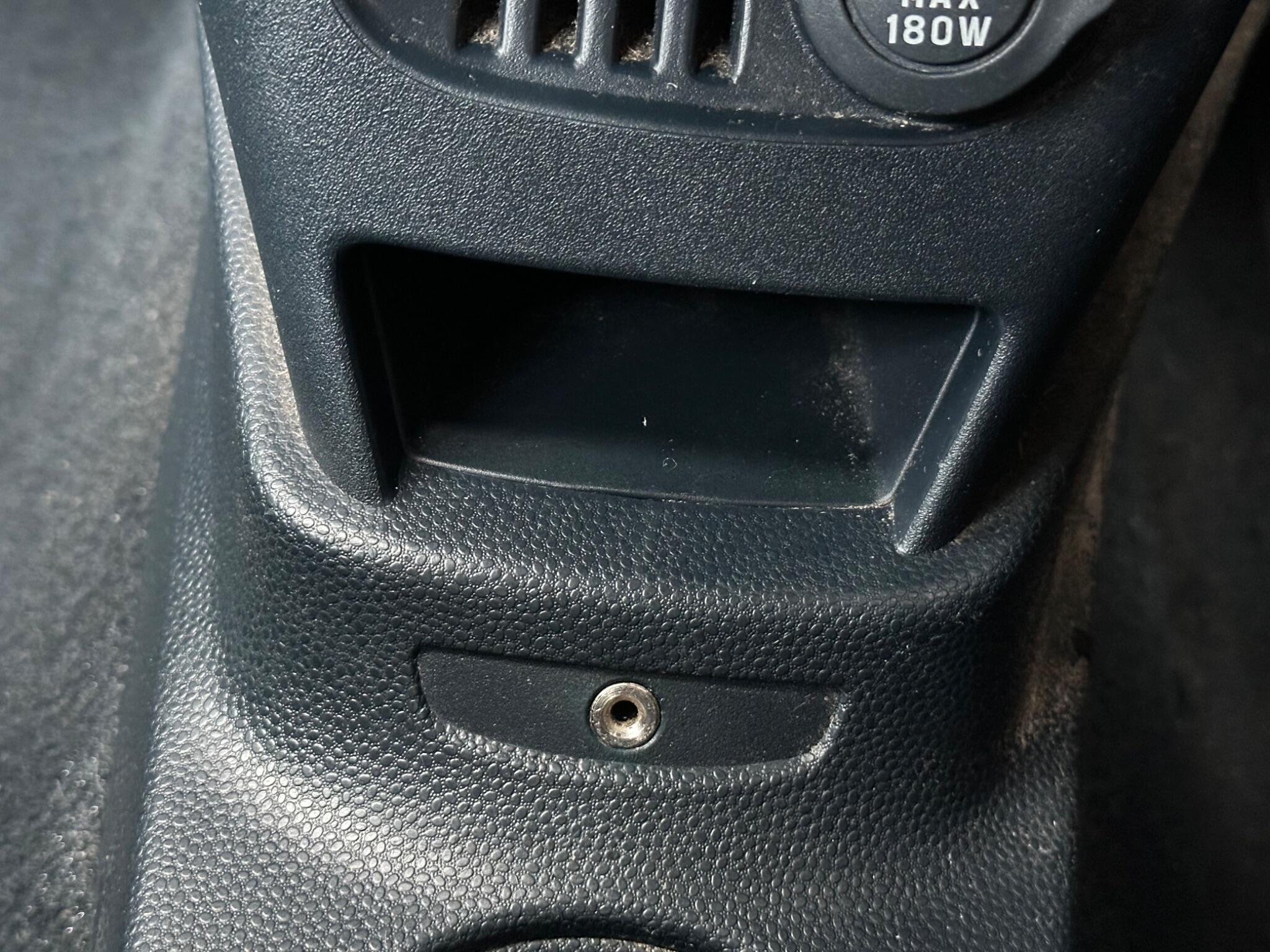 Ford KA - Image 11