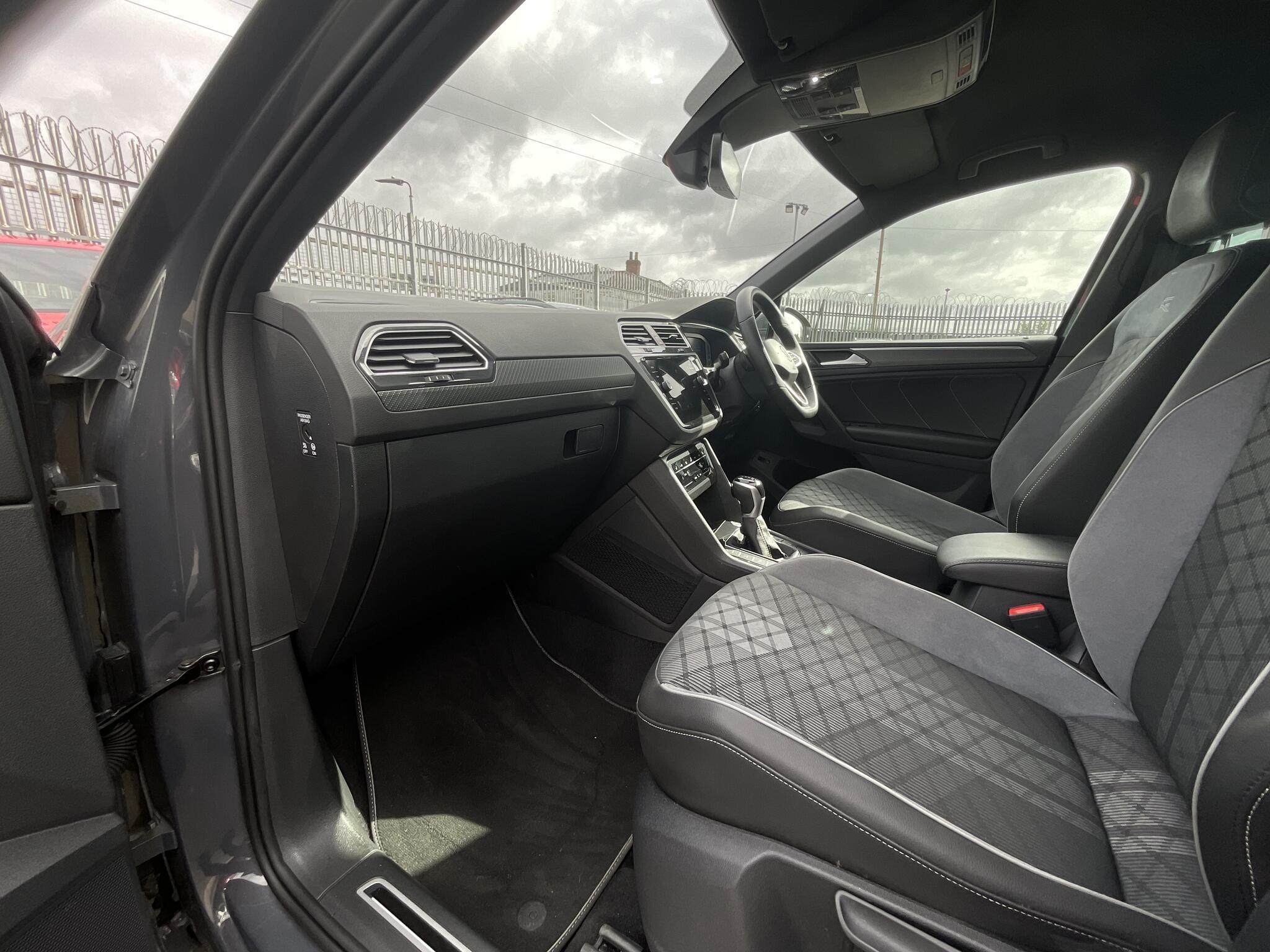 Volkswagen Tiguan - Image 14