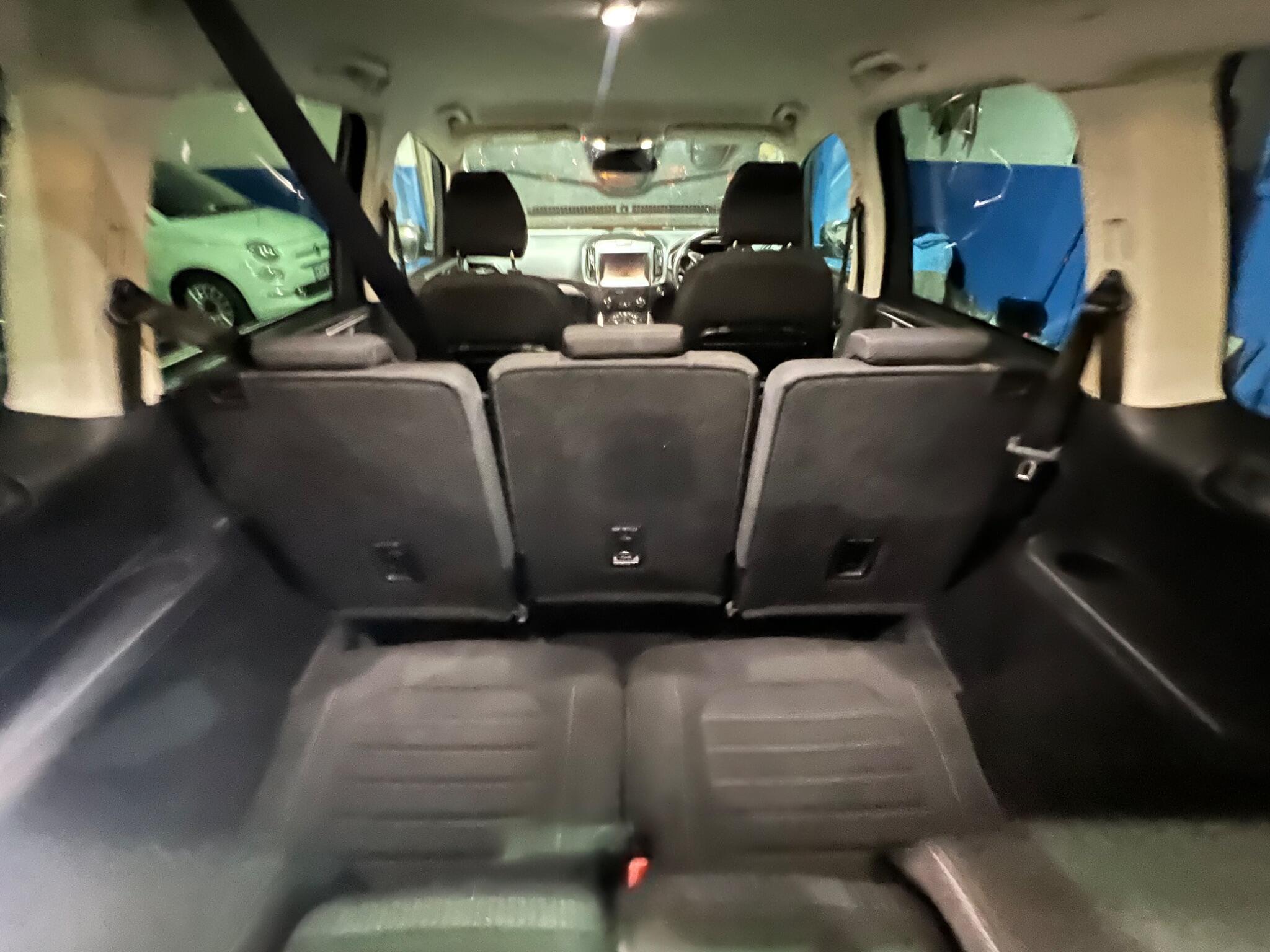 Ford Galaxy - Image 24