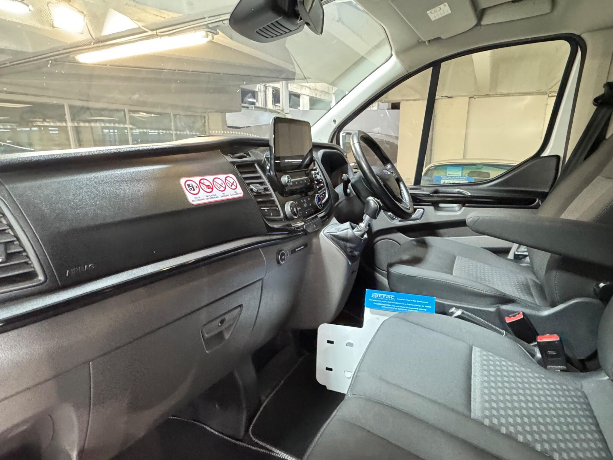 Ford TOURNEO CUSTOM - Image 11