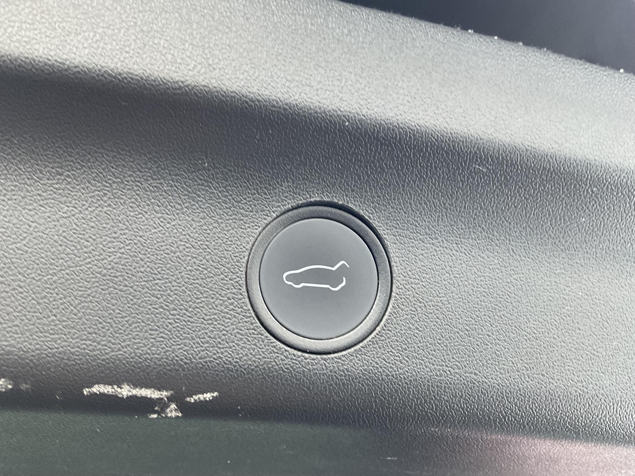 Tesla Model Y - Image 20