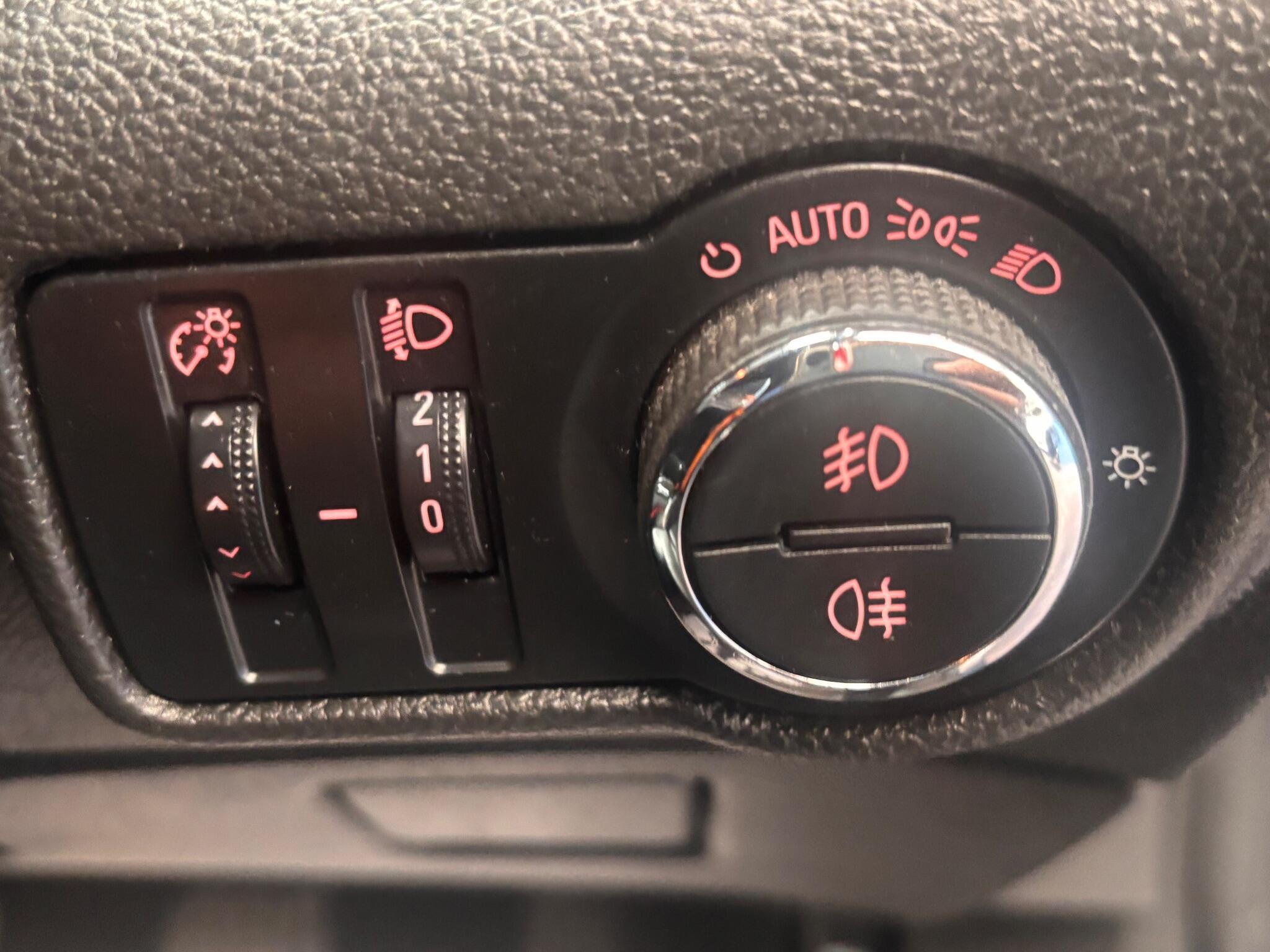 Vauxhall Astra - Image 15