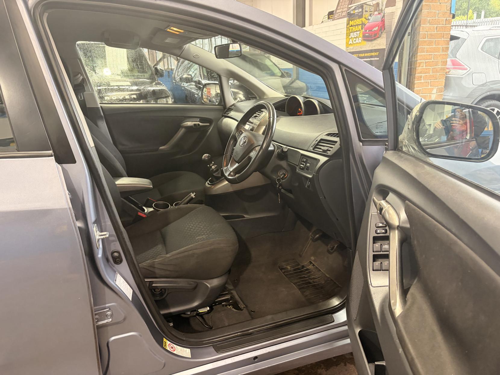 Toyota Verso - Image 19