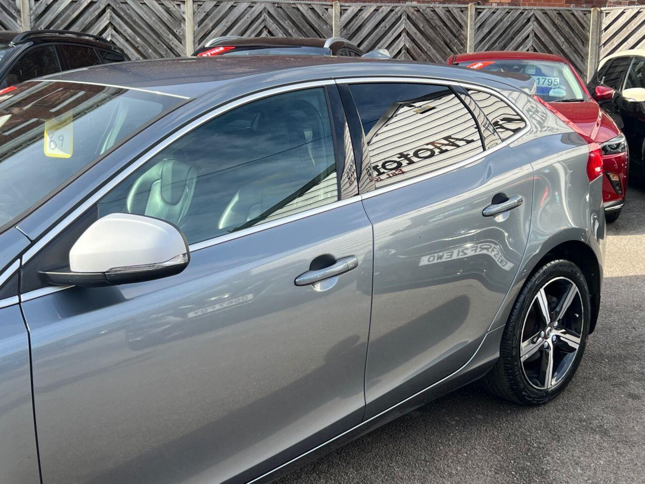 Volvo V40 - Image 7